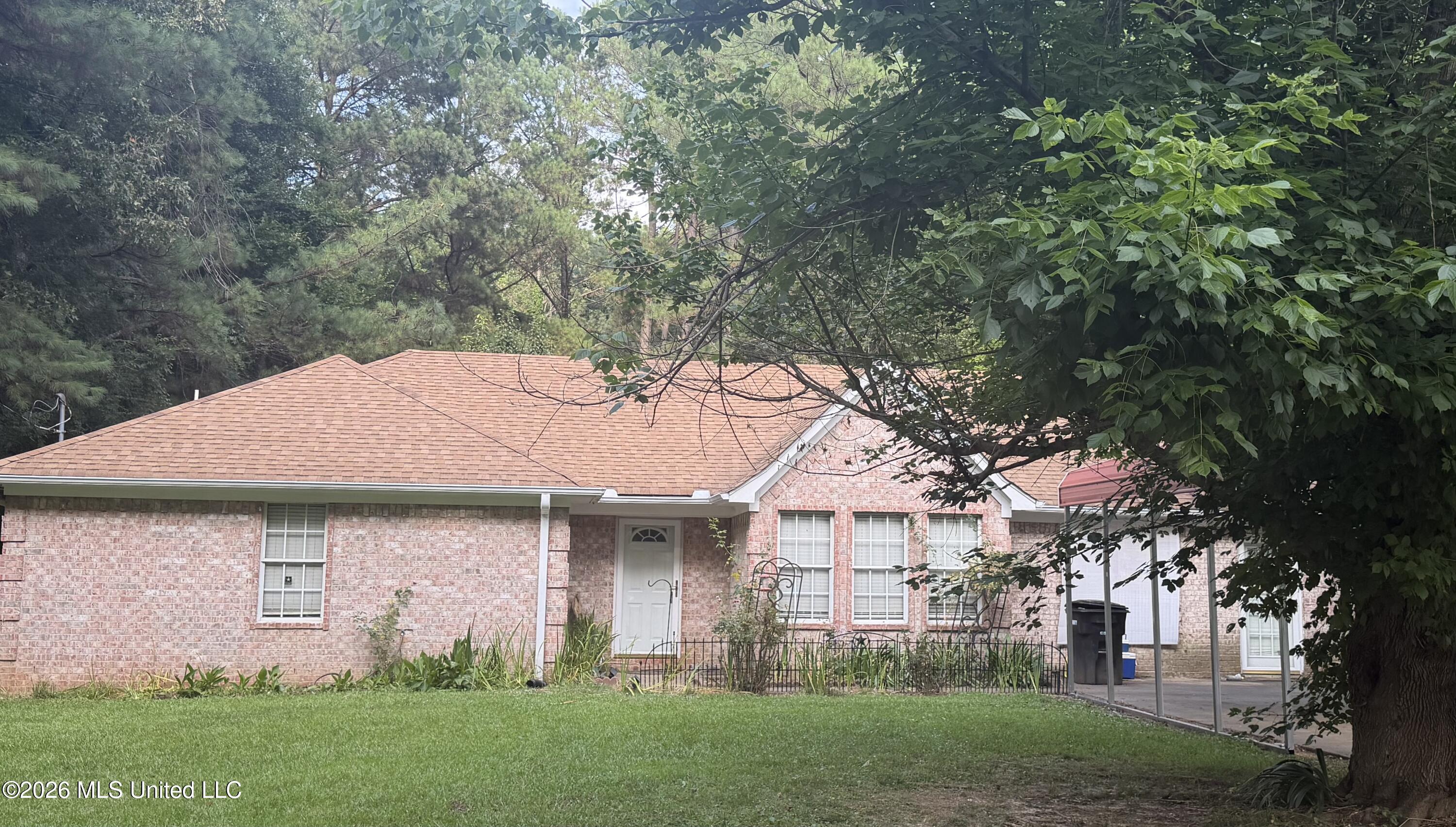620 Senatobia Drive Property Photo 1