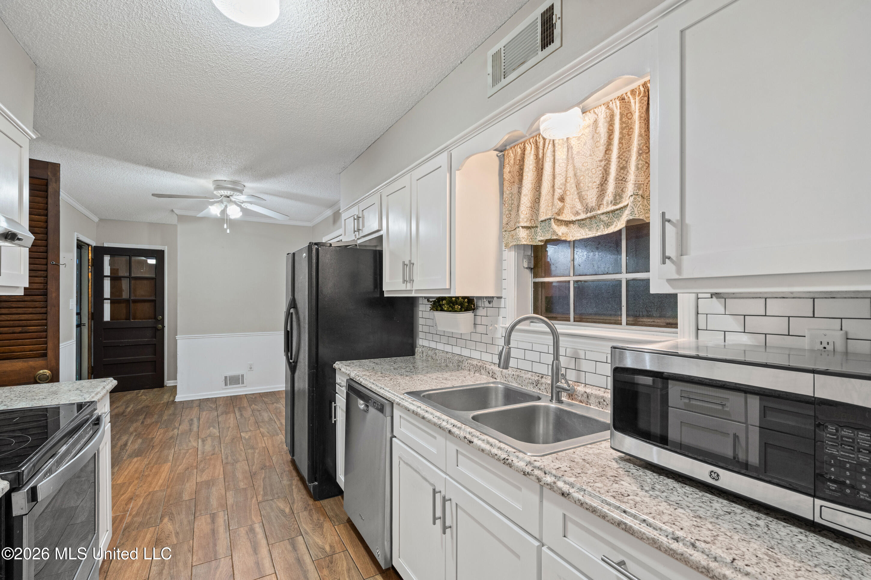 539 N Lake Shore Drive Property Photo 8