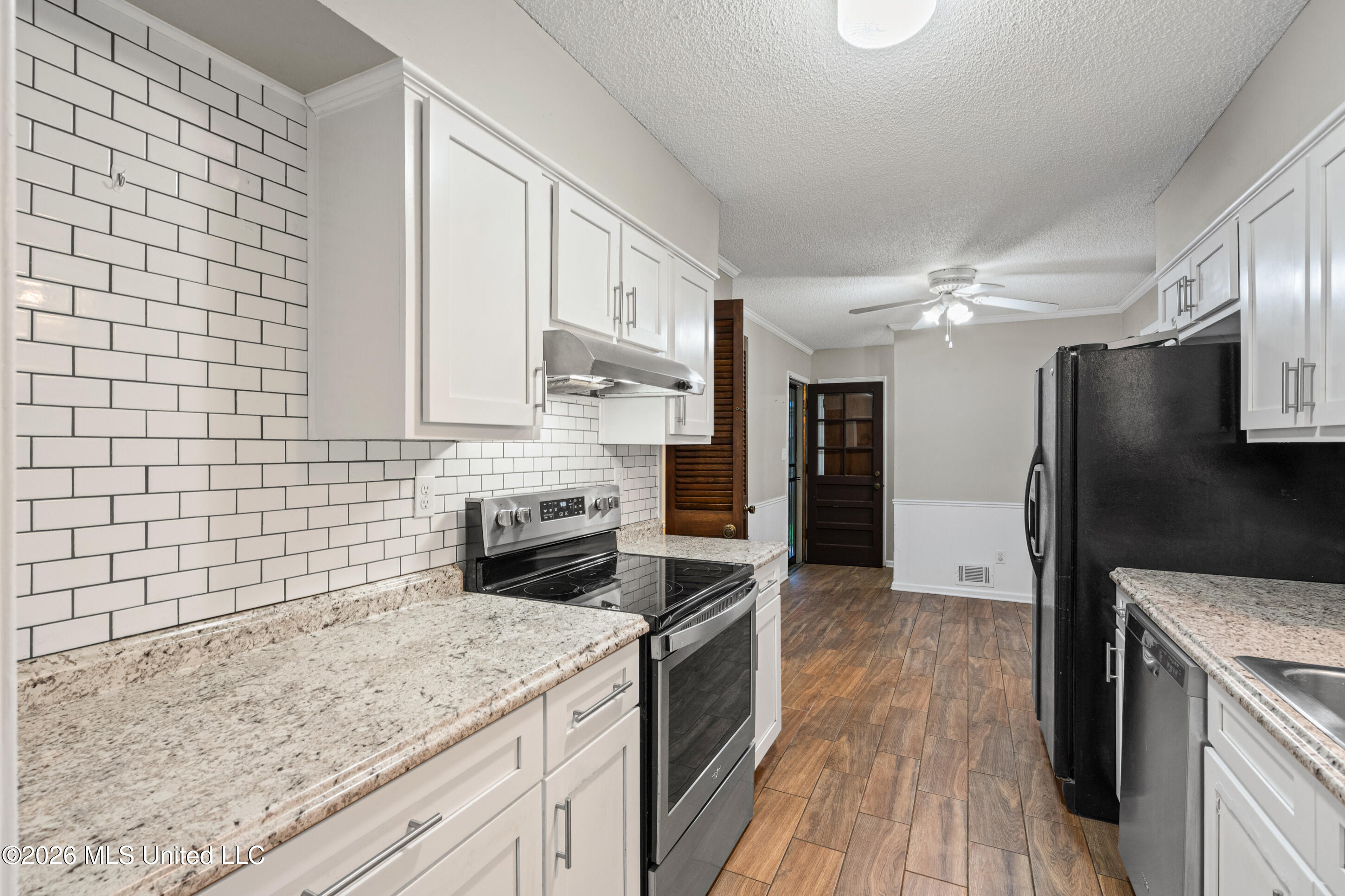 539 N Lake Shore Drive Property Photo 9