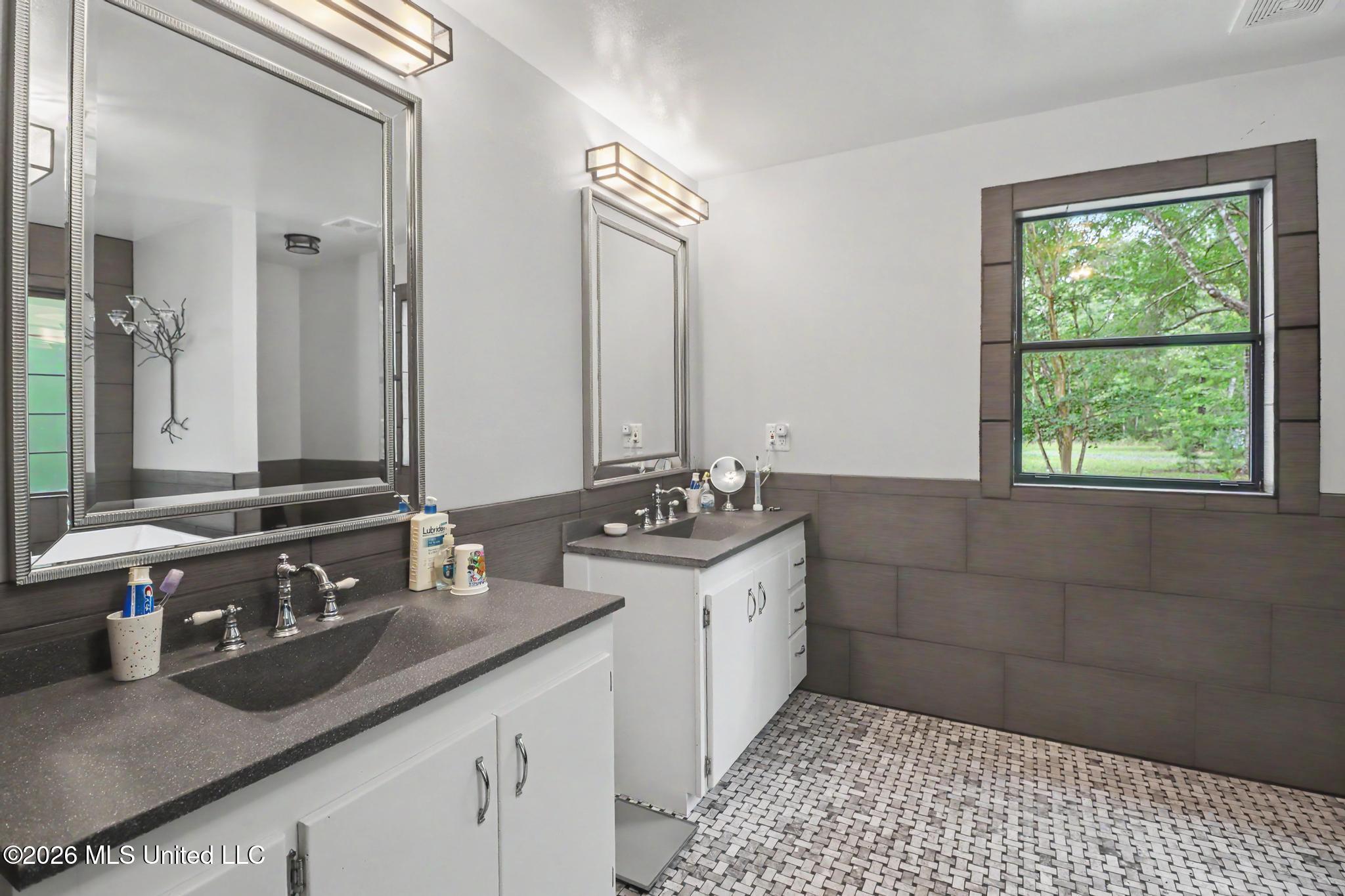 94 D And N Road Property Photo 28