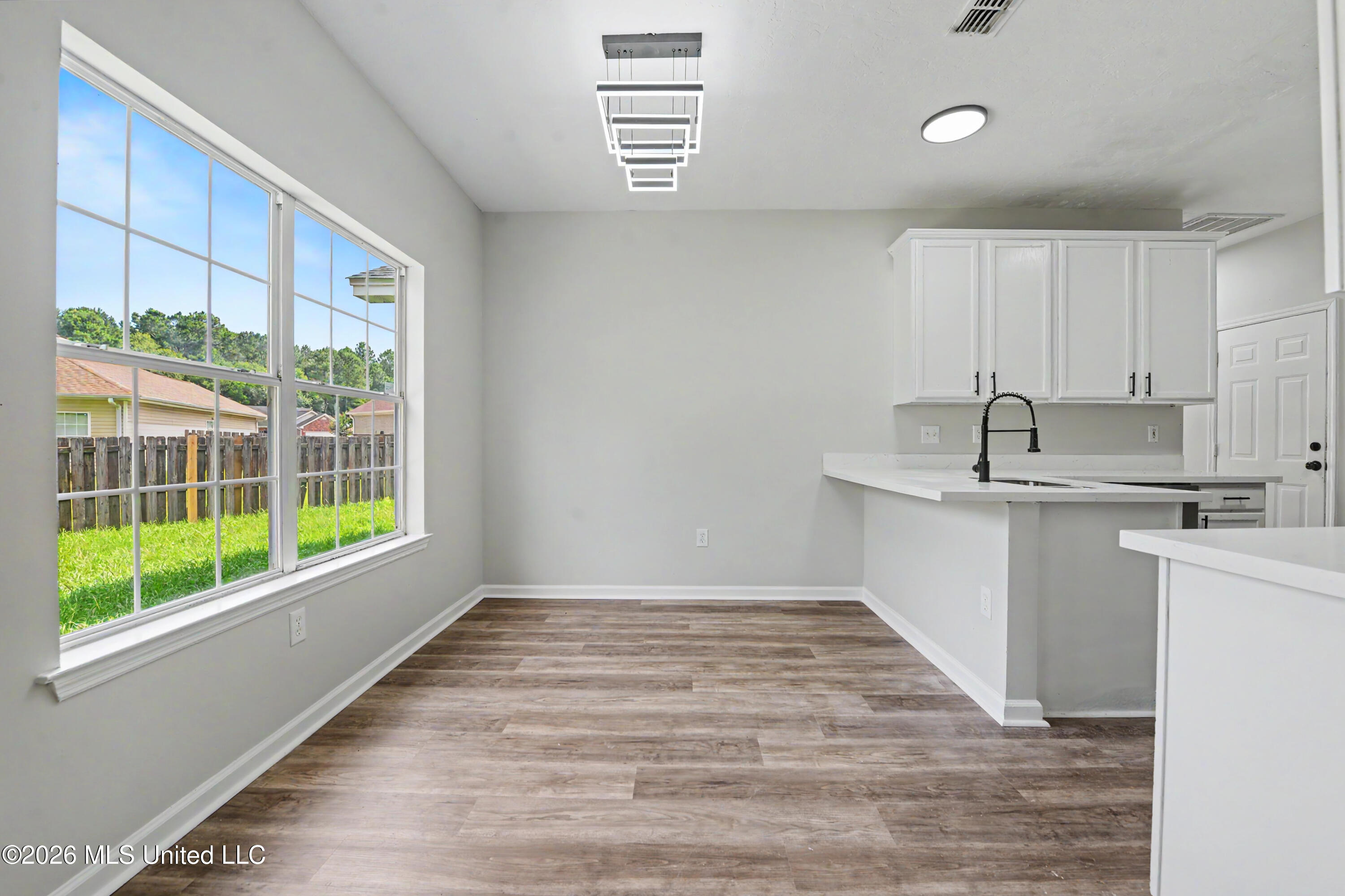 16116 S April Drive Property Photo 8