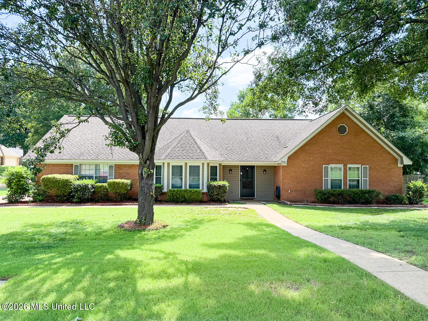 7208 Grove Park Road Property Photo 1