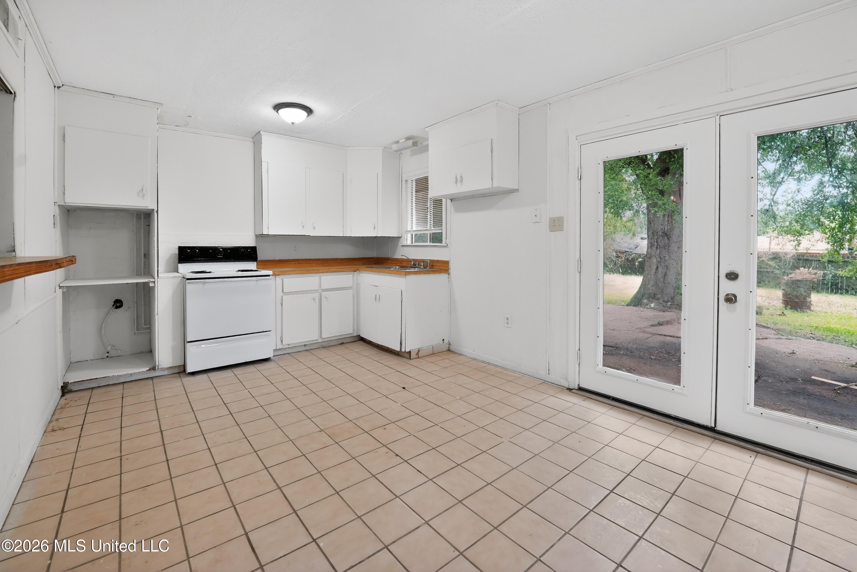 366 Queen Marie Lane Property Photo 10