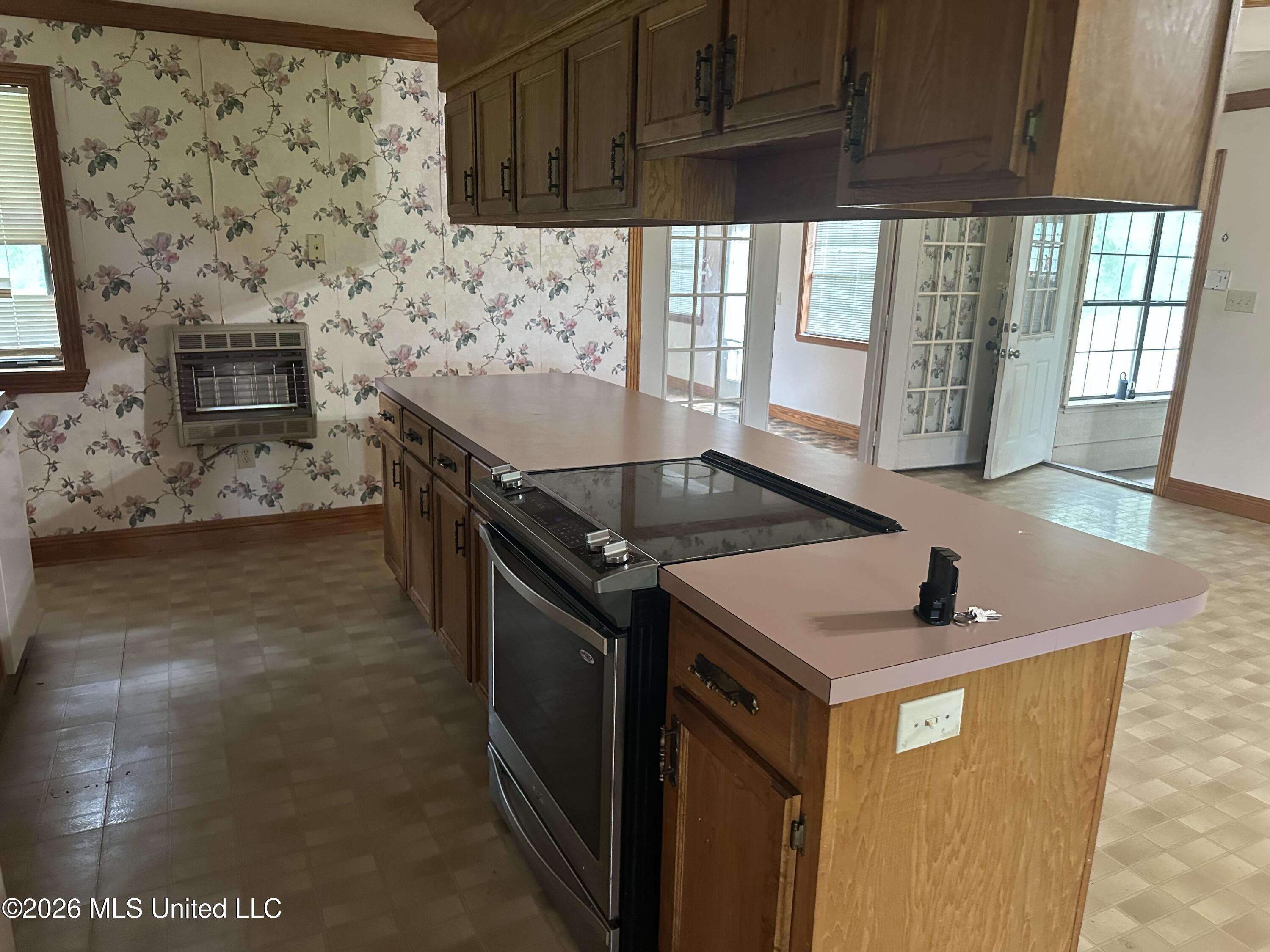 2723 Davis Road Property Photo 6