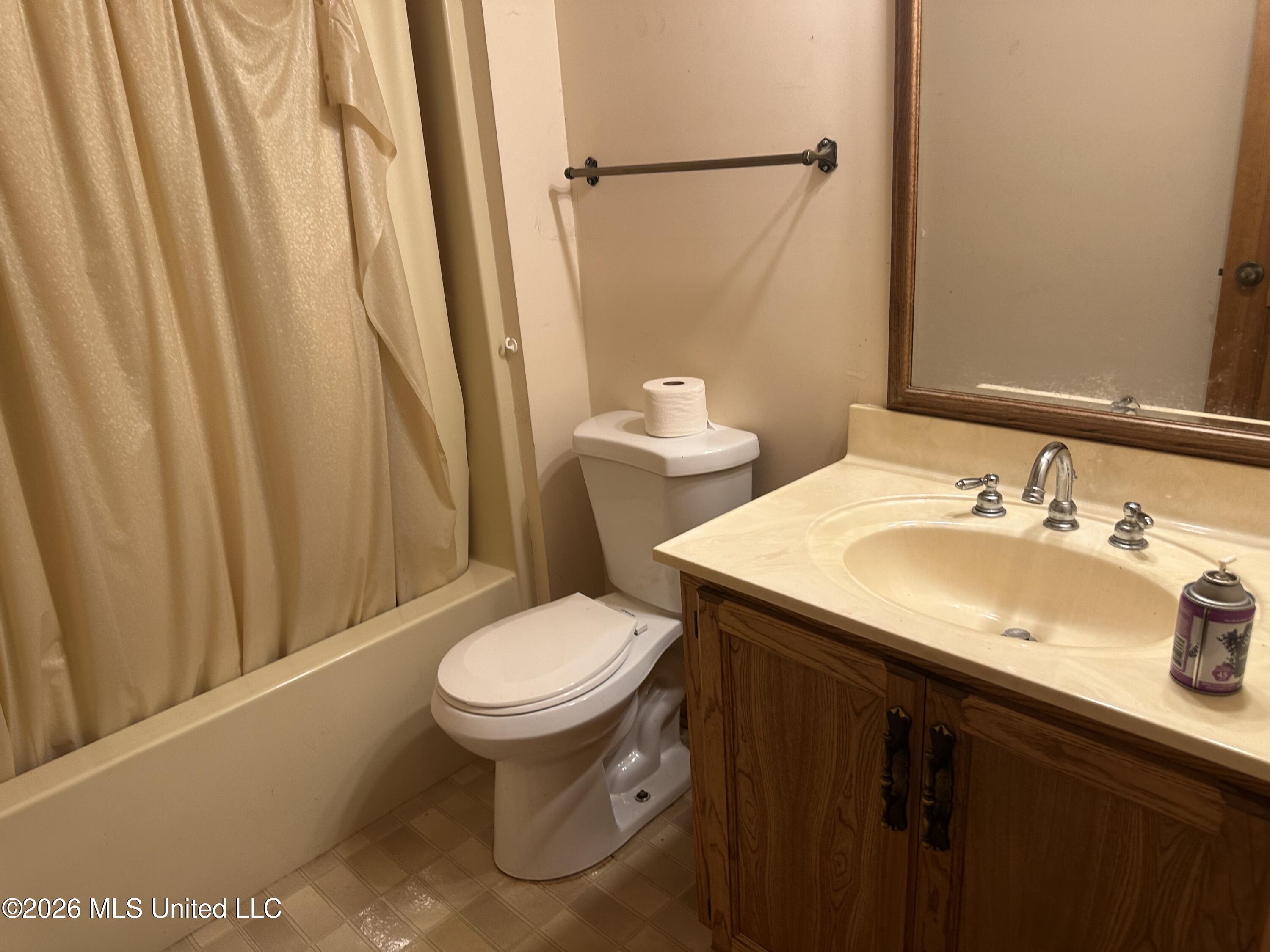 2723 Davis Road Property Photo 14