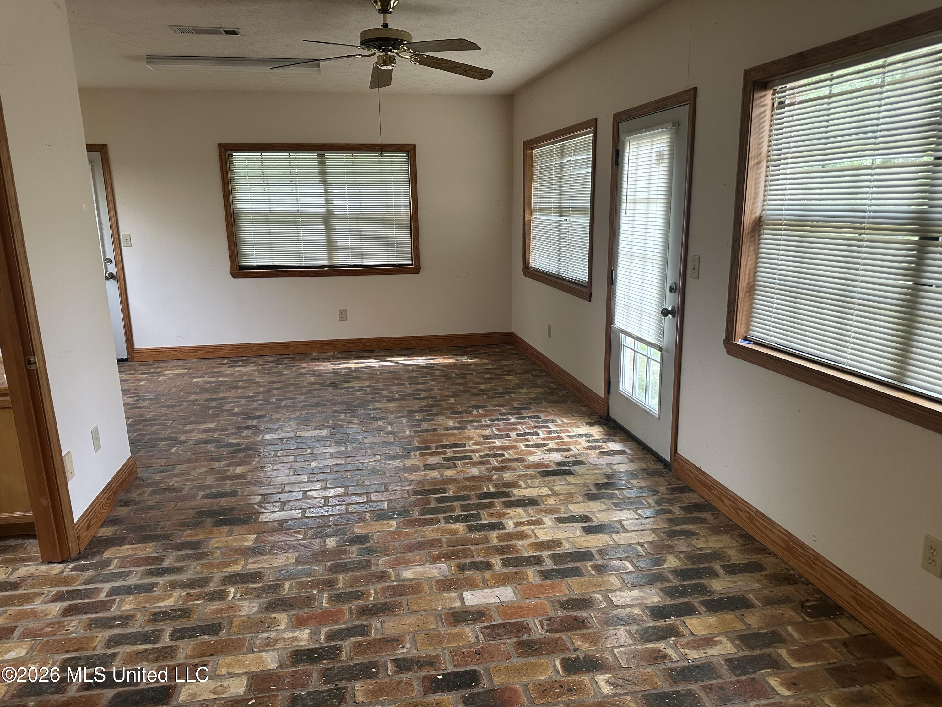 2723 Davis Road Property Photo 21
