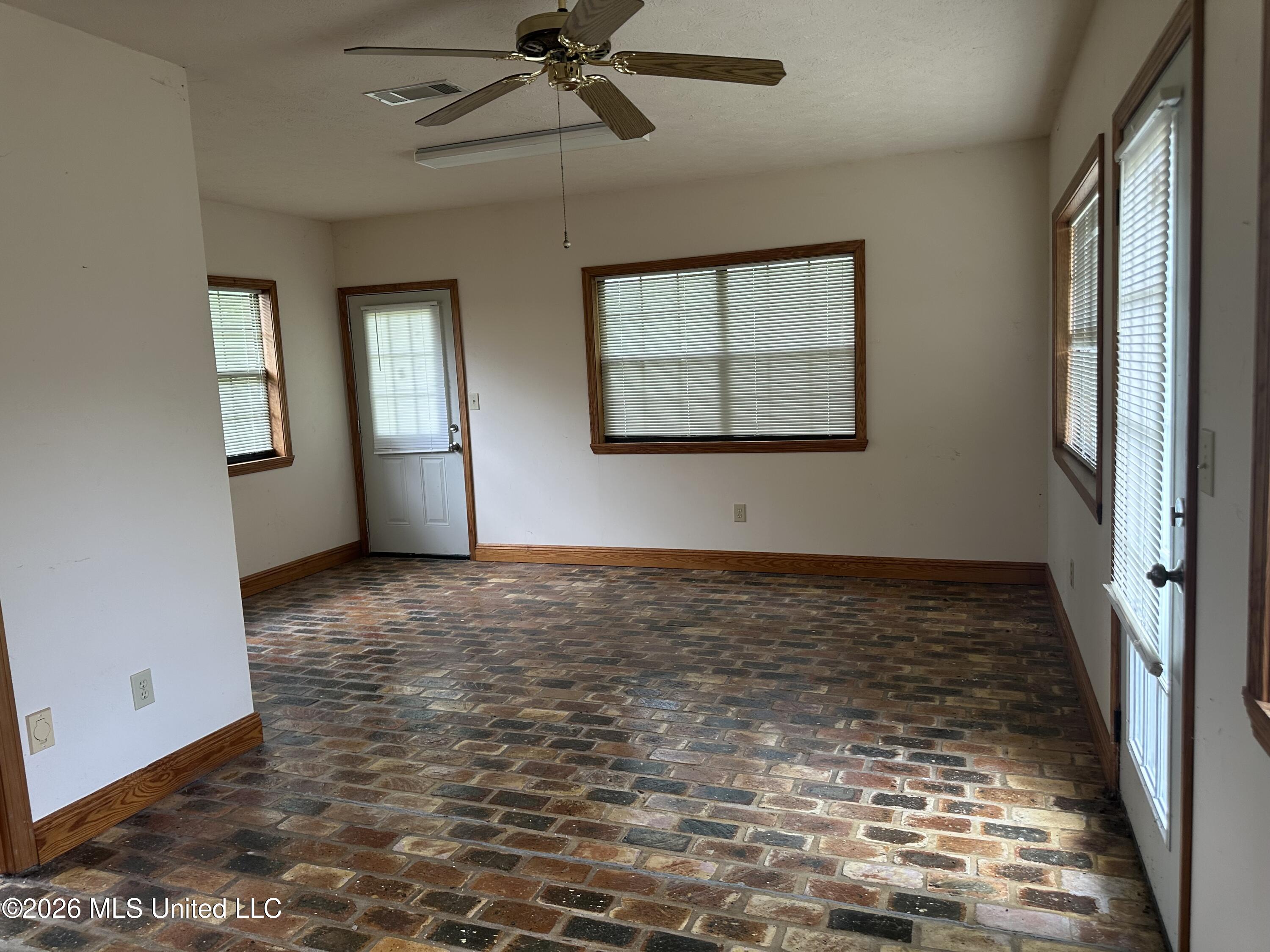2723 Davis Road Property Photo 24