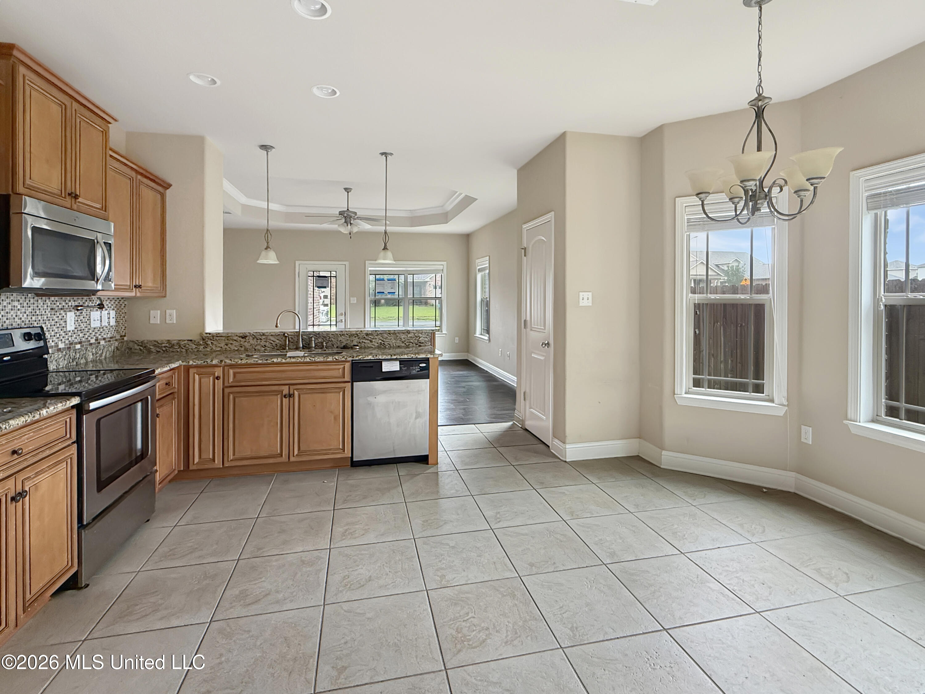 17093 Palm Ridge Drive Property Photo 5