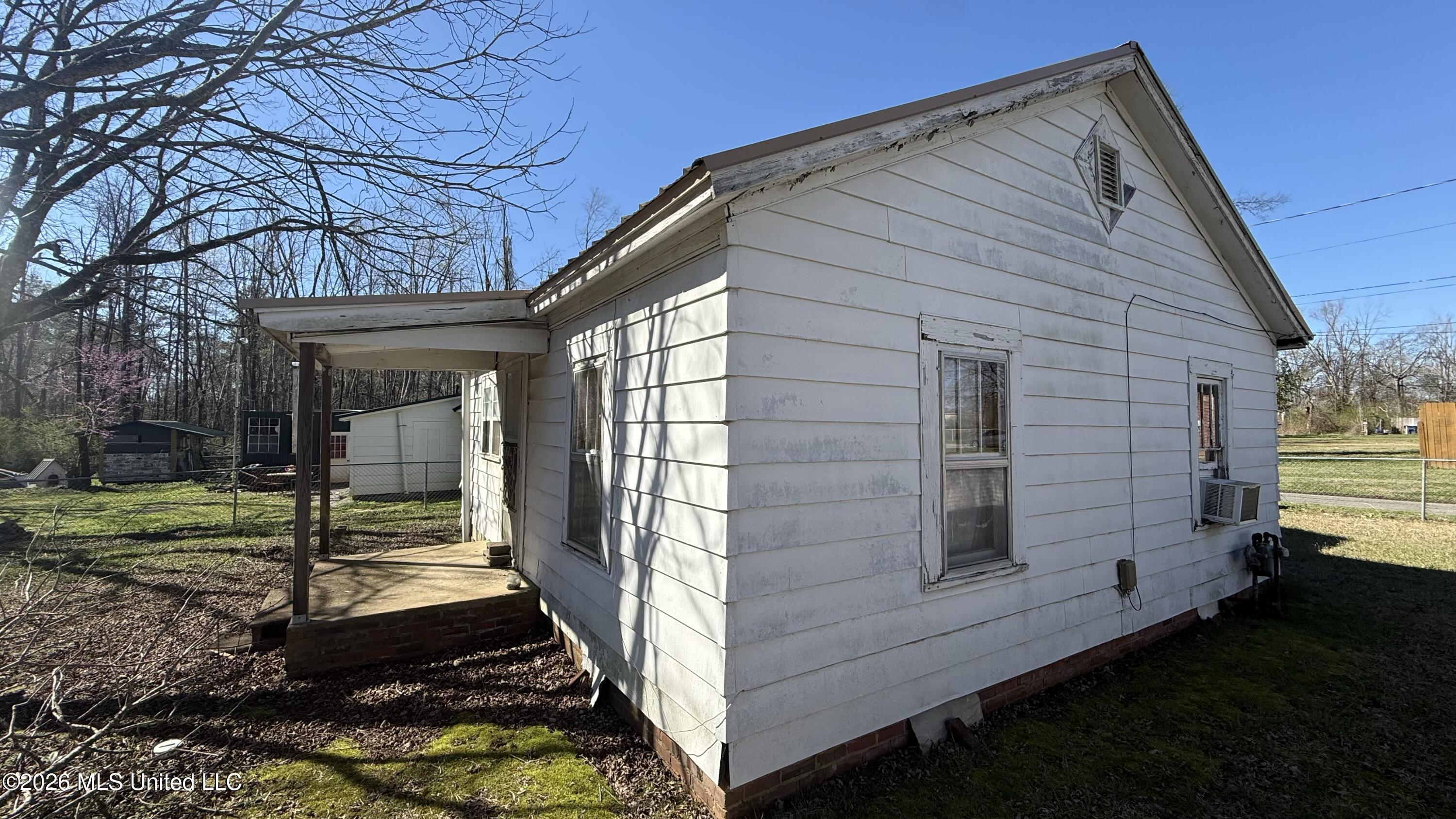 516 Highland Street Property Photo 4