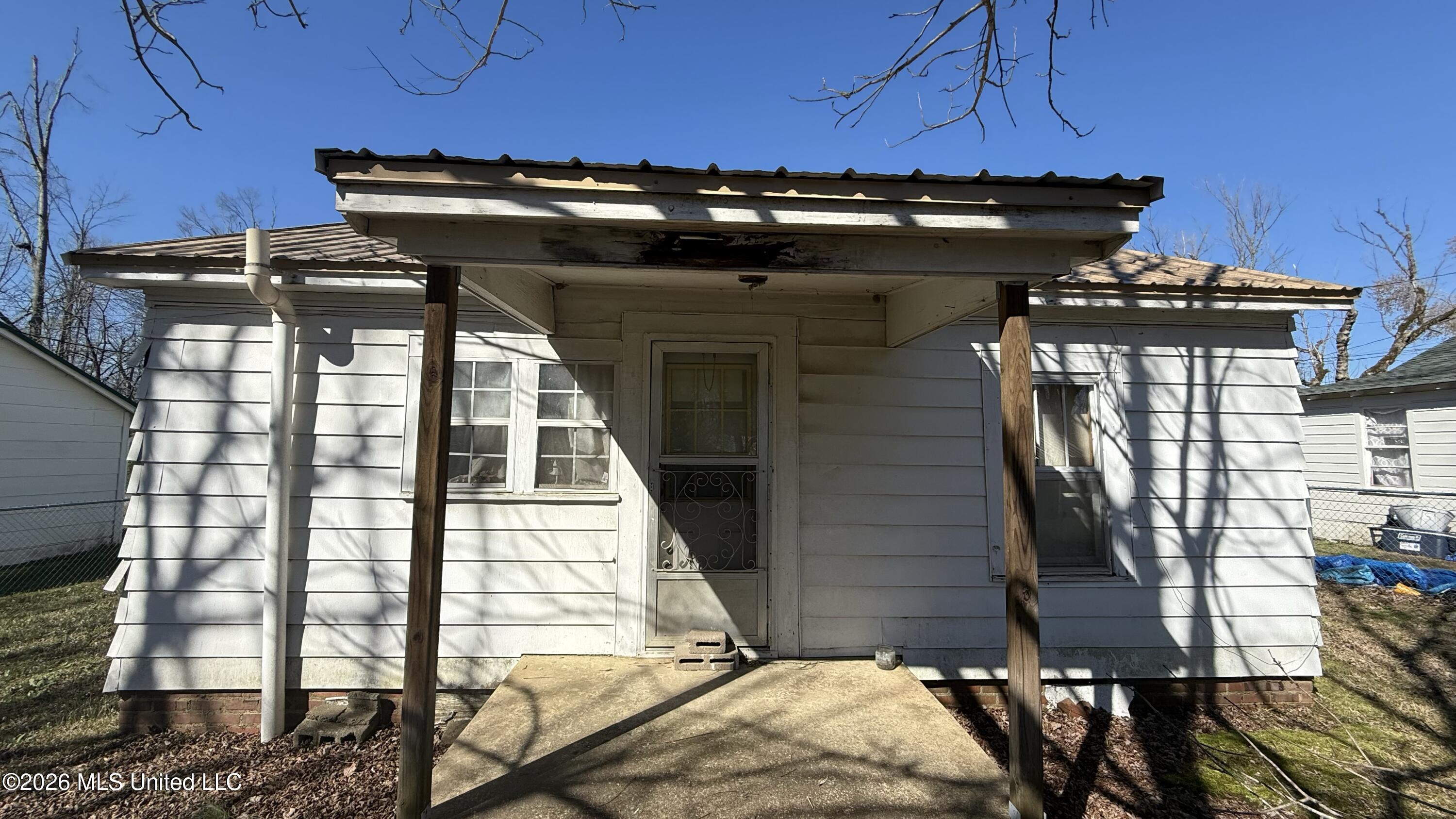516 Highland Street Property Photo 6
