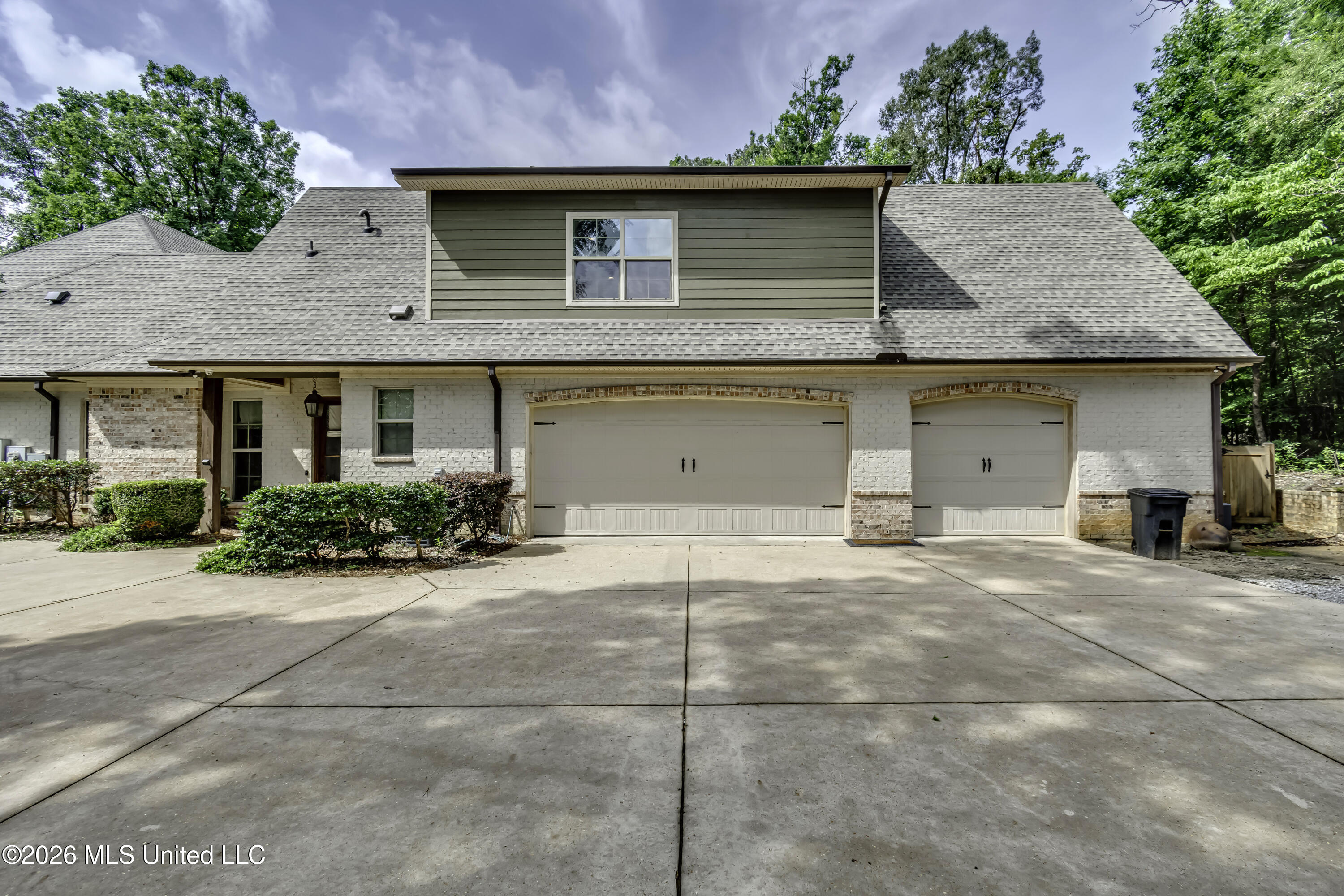 270 Evergreen Drive Property Photo 2