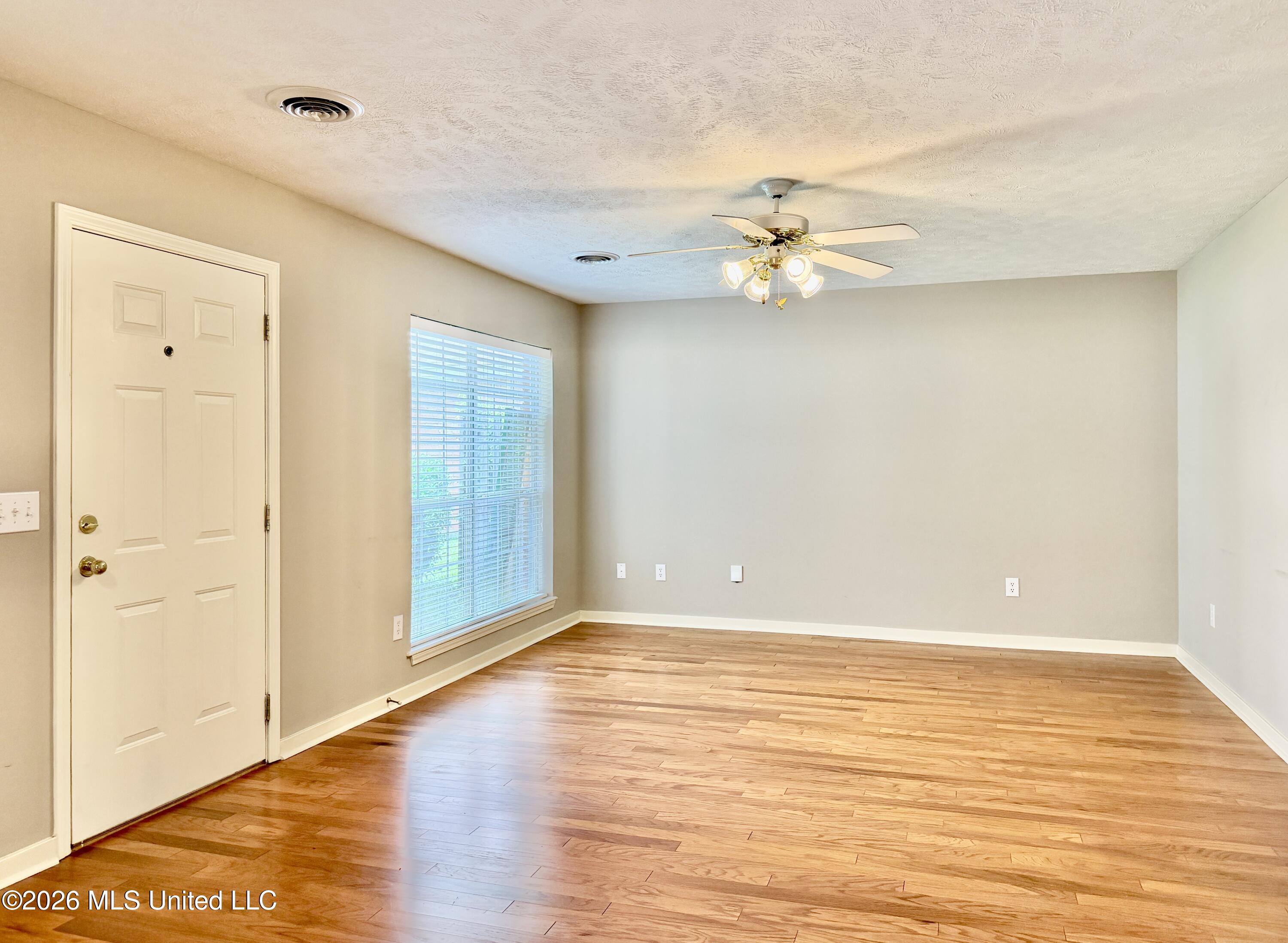 604 E Biscayne Cove Property Photo 10