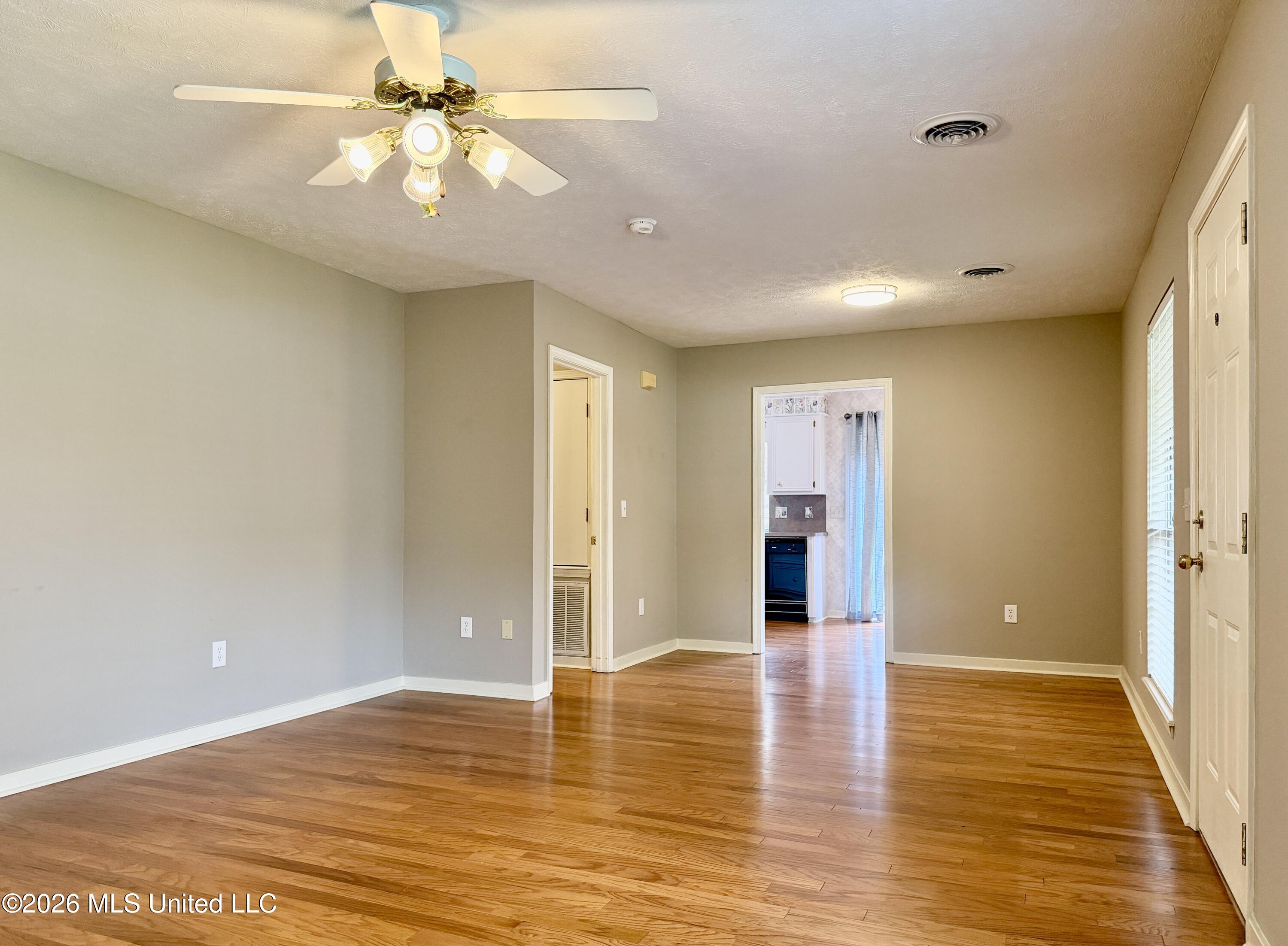 604 E Biscayne Cove Property Photo 12