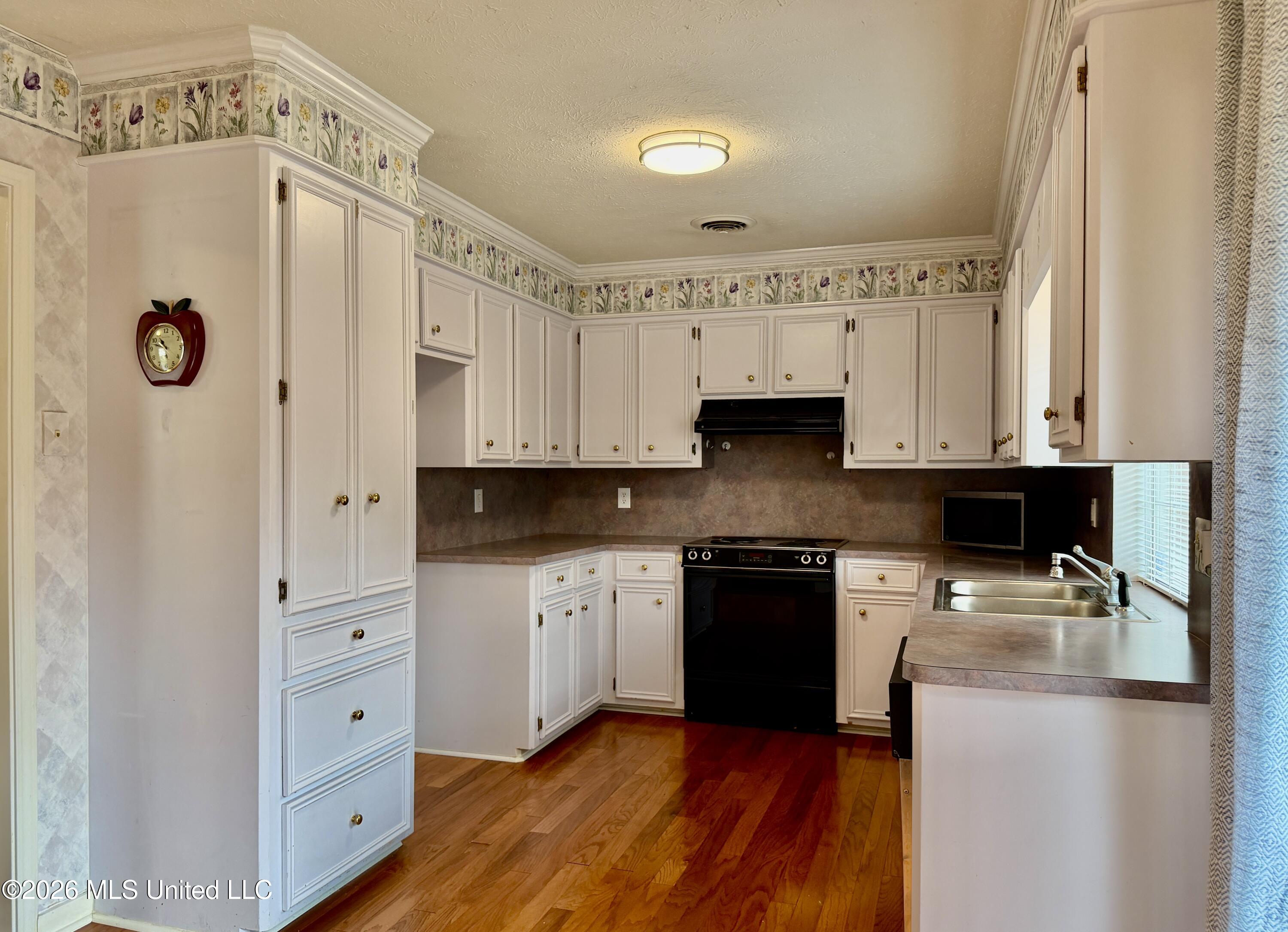 604 E Biscayne Cove Property Photo 15