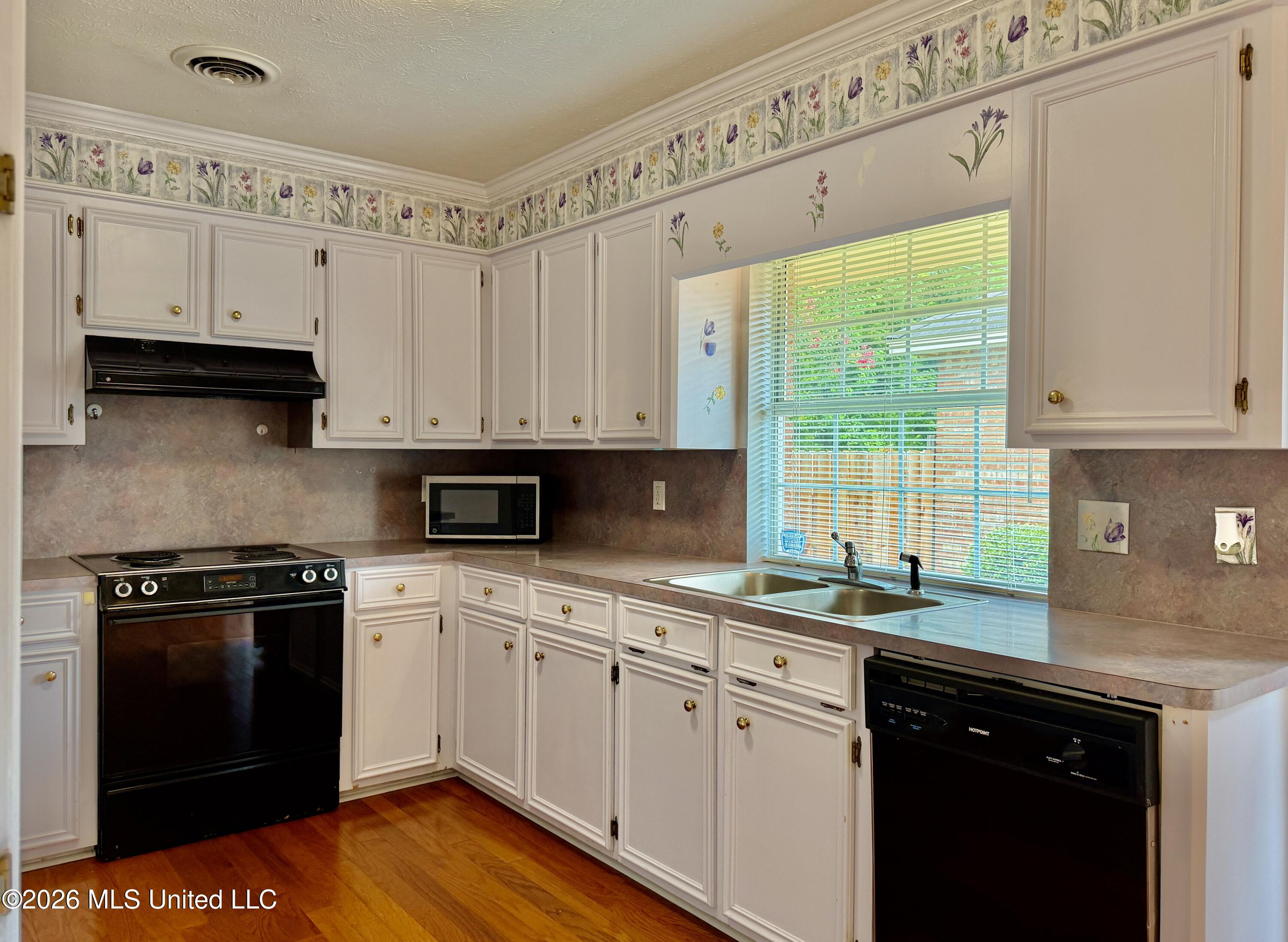 604 E Biscayne Cove Property Photo 16
