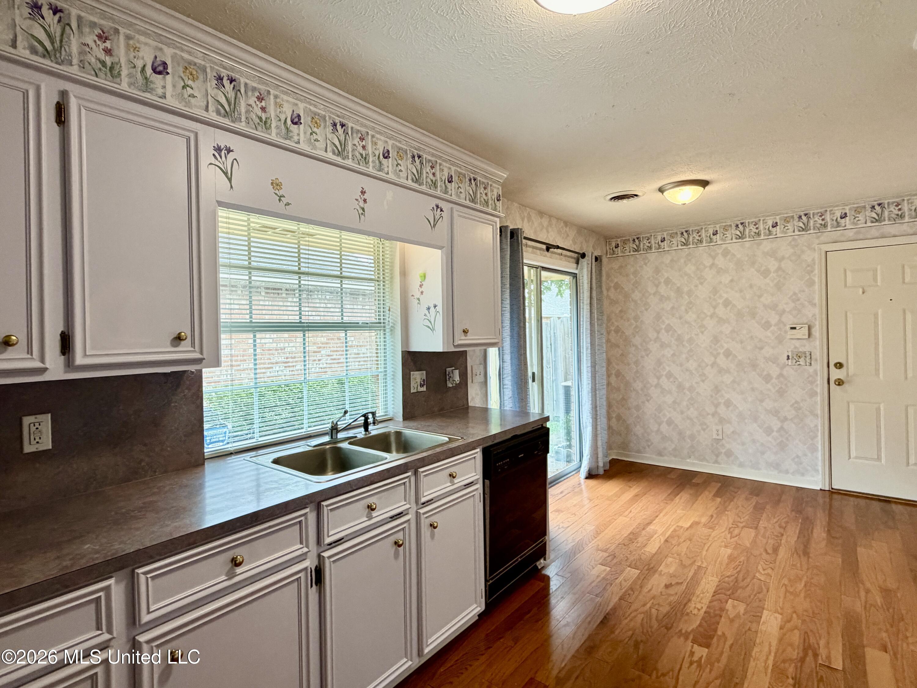 604 E Biscayne Cove Property Photo 19