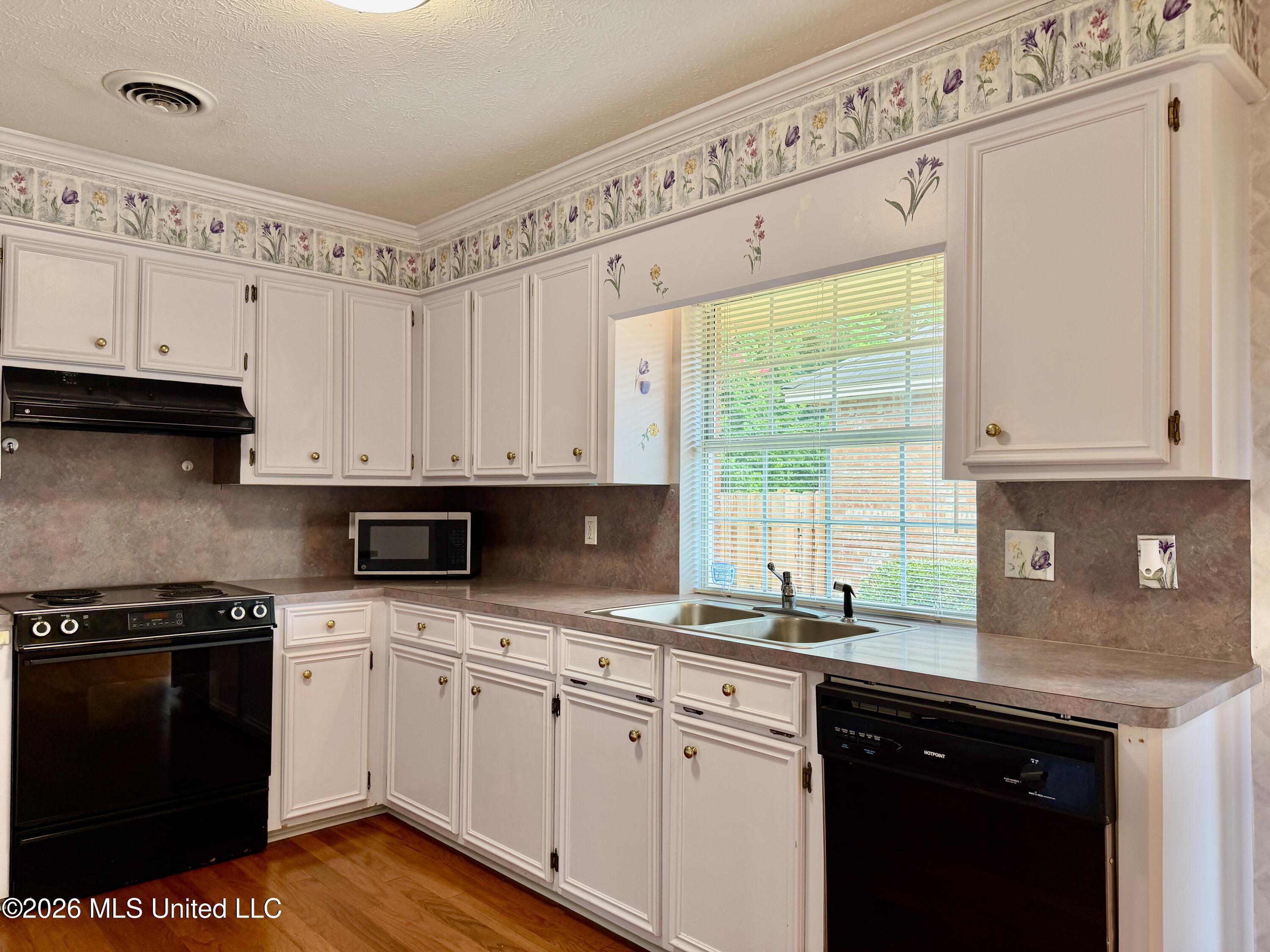 604 E Biscayne Cove Property Photo 22