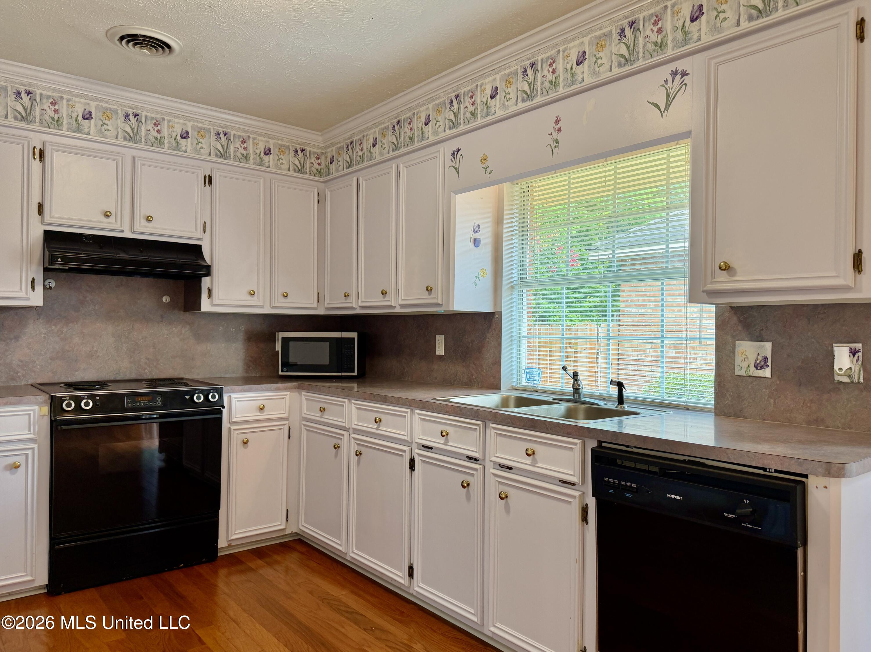 604 E Biscayne Cove Property Photo 24
