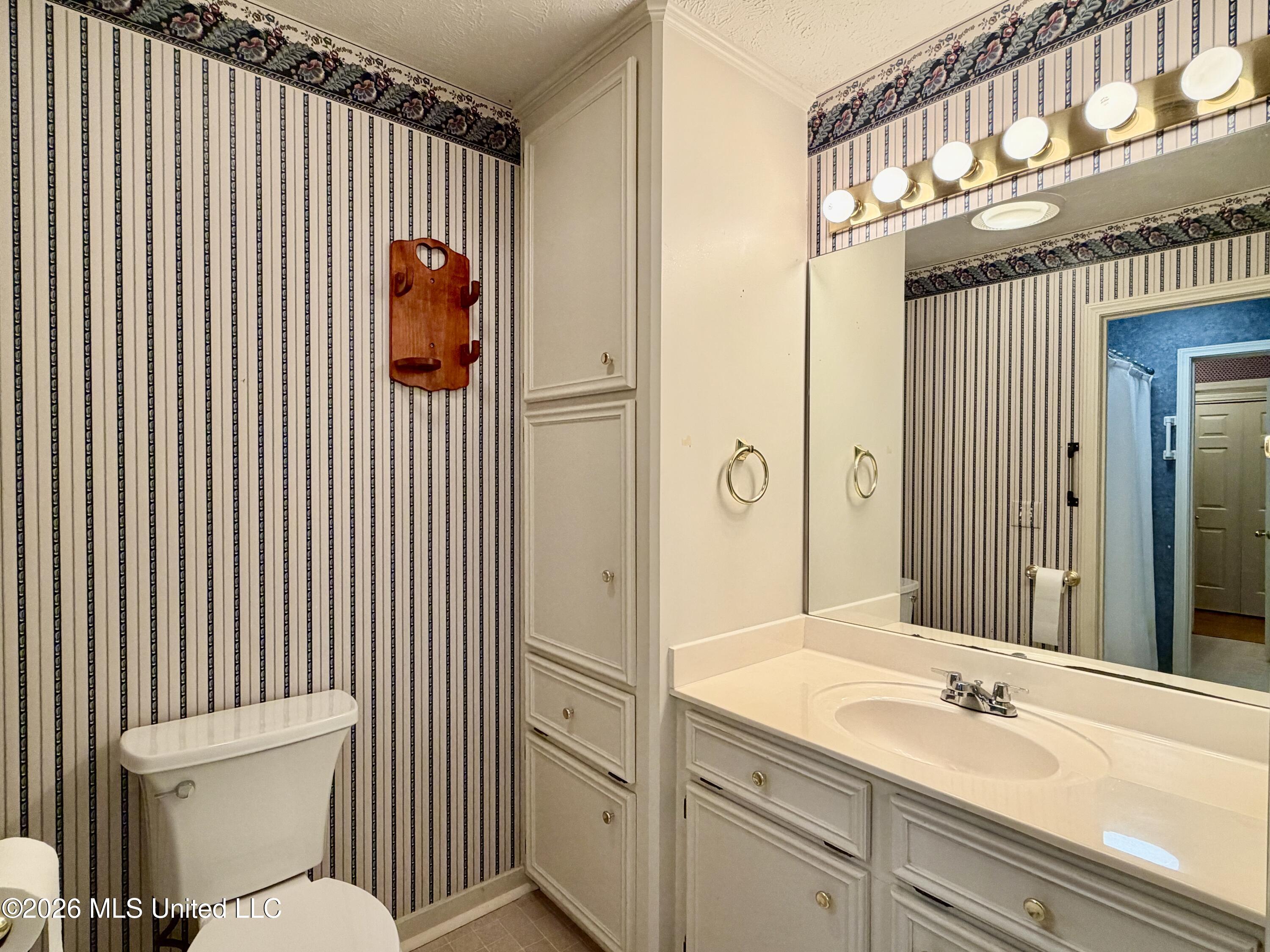 604 E Biscayne Cove Property Photo 28
