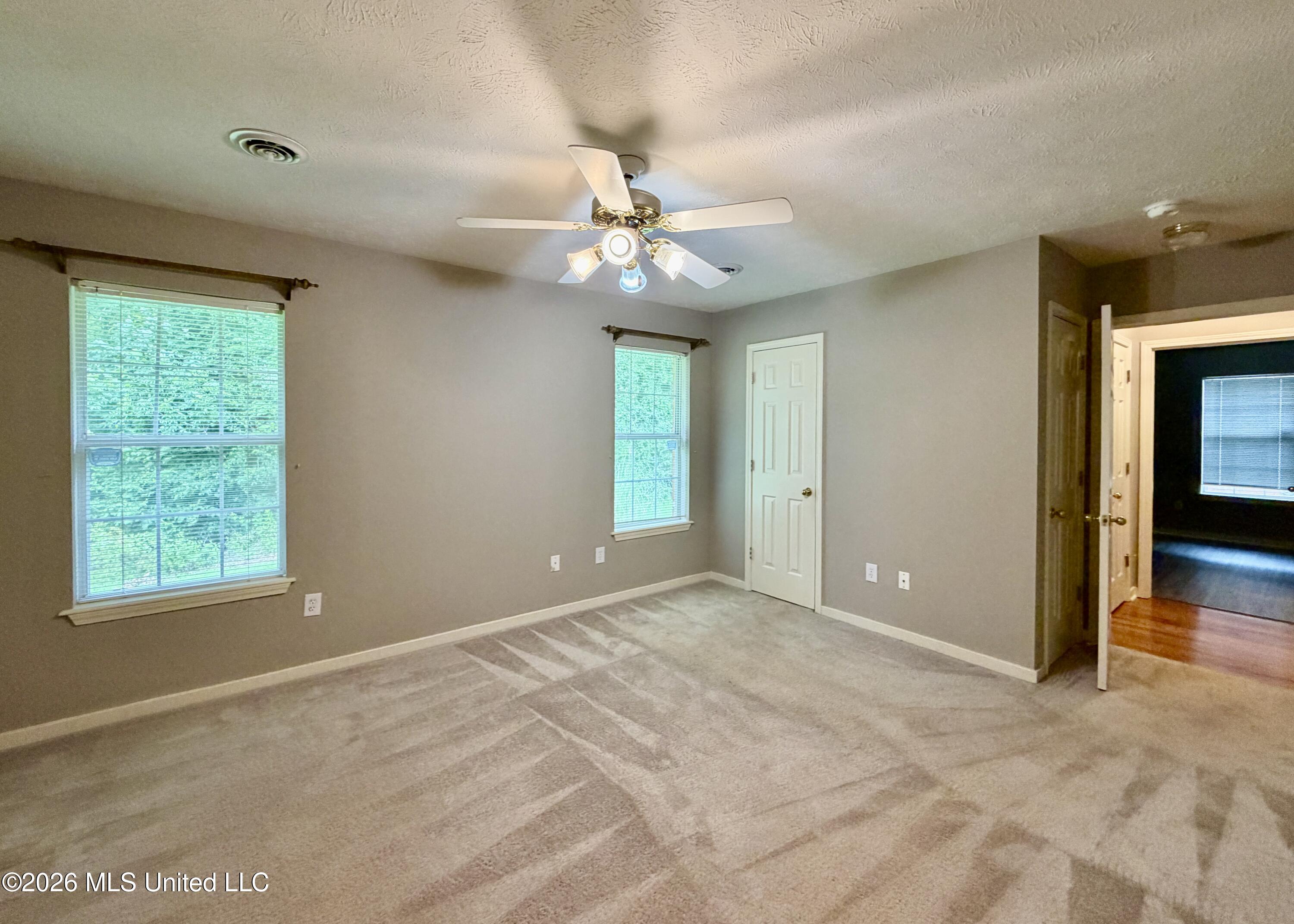 604 E Biscayne Cove Property Photo 29