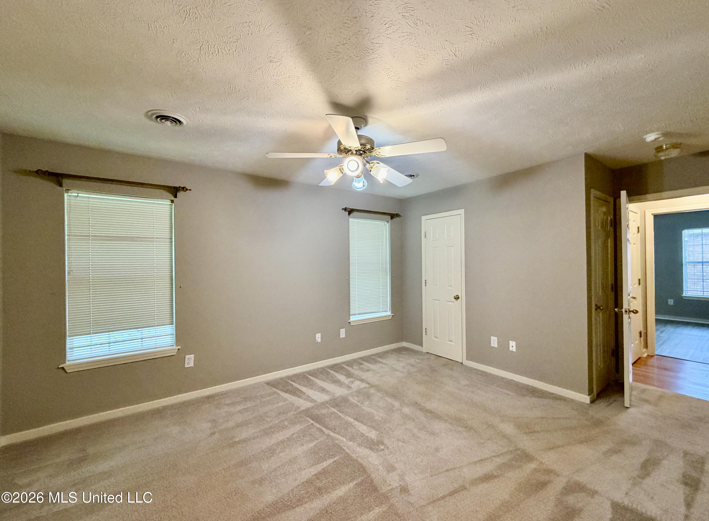 604 E Biscayne Cove Property Photo 31