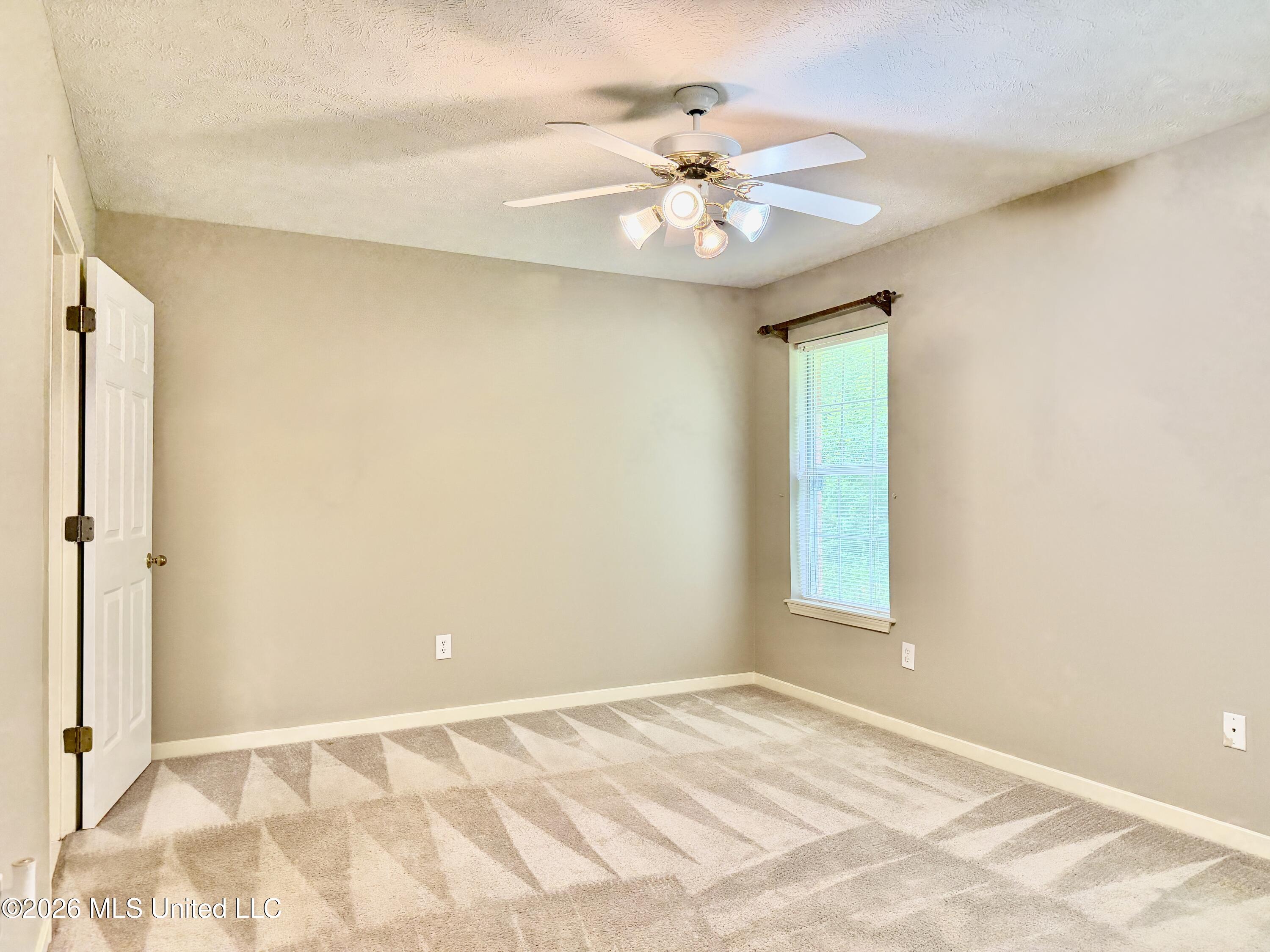 604 E Biscayne Cove Property Photo 32