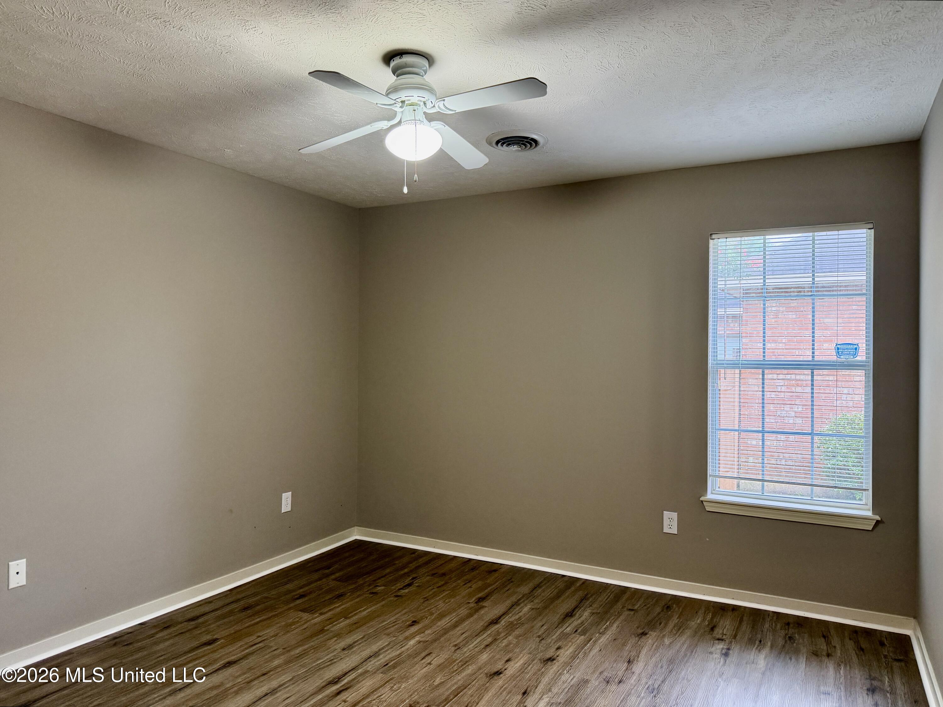 604 E Biscayne Cove Property Photo 33