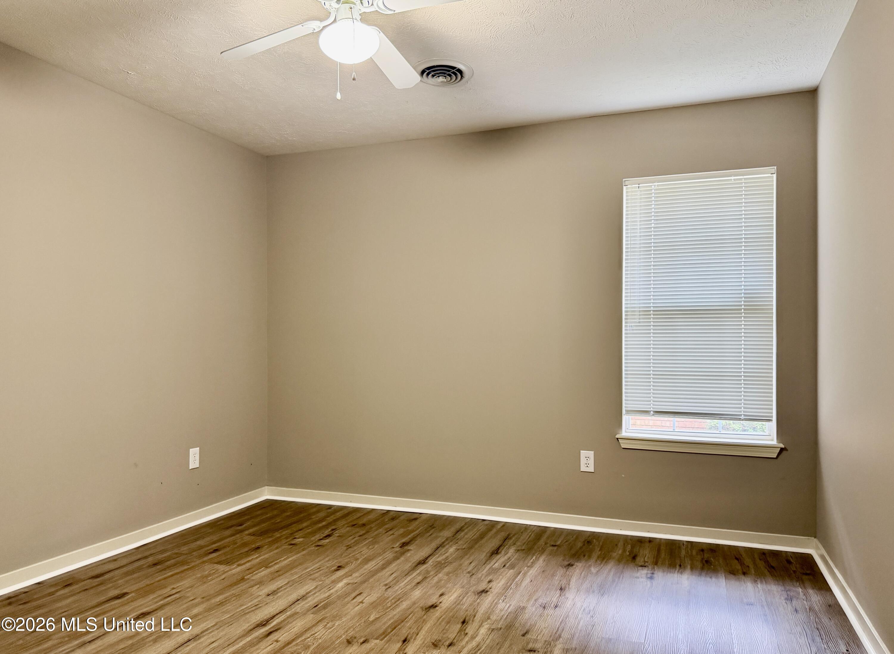 604 E Biscayne Cove Property Photo 34