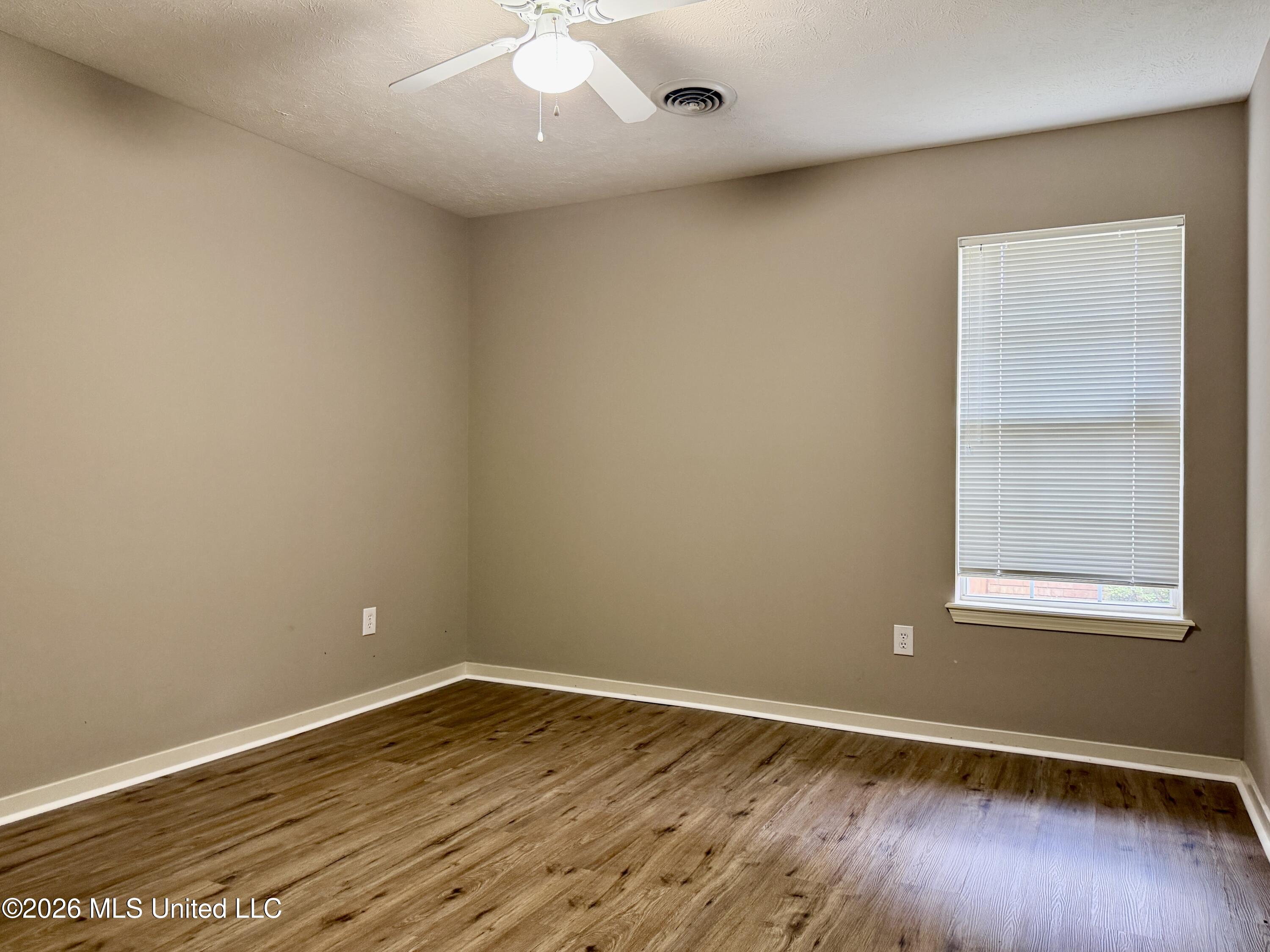 604 E Biscayne Cove Property Photo 35