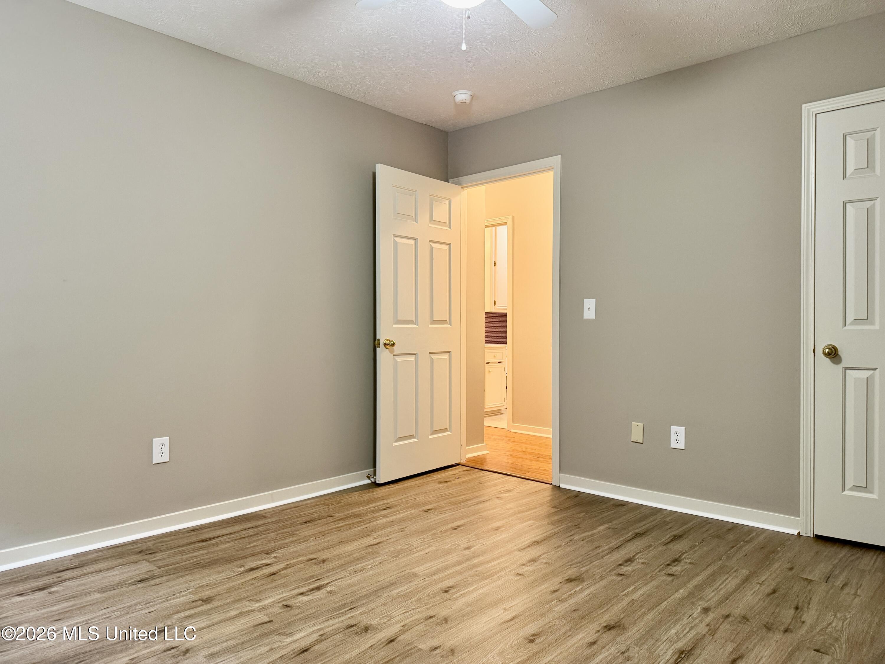 604 E Biscayne Cove Property Photo 36