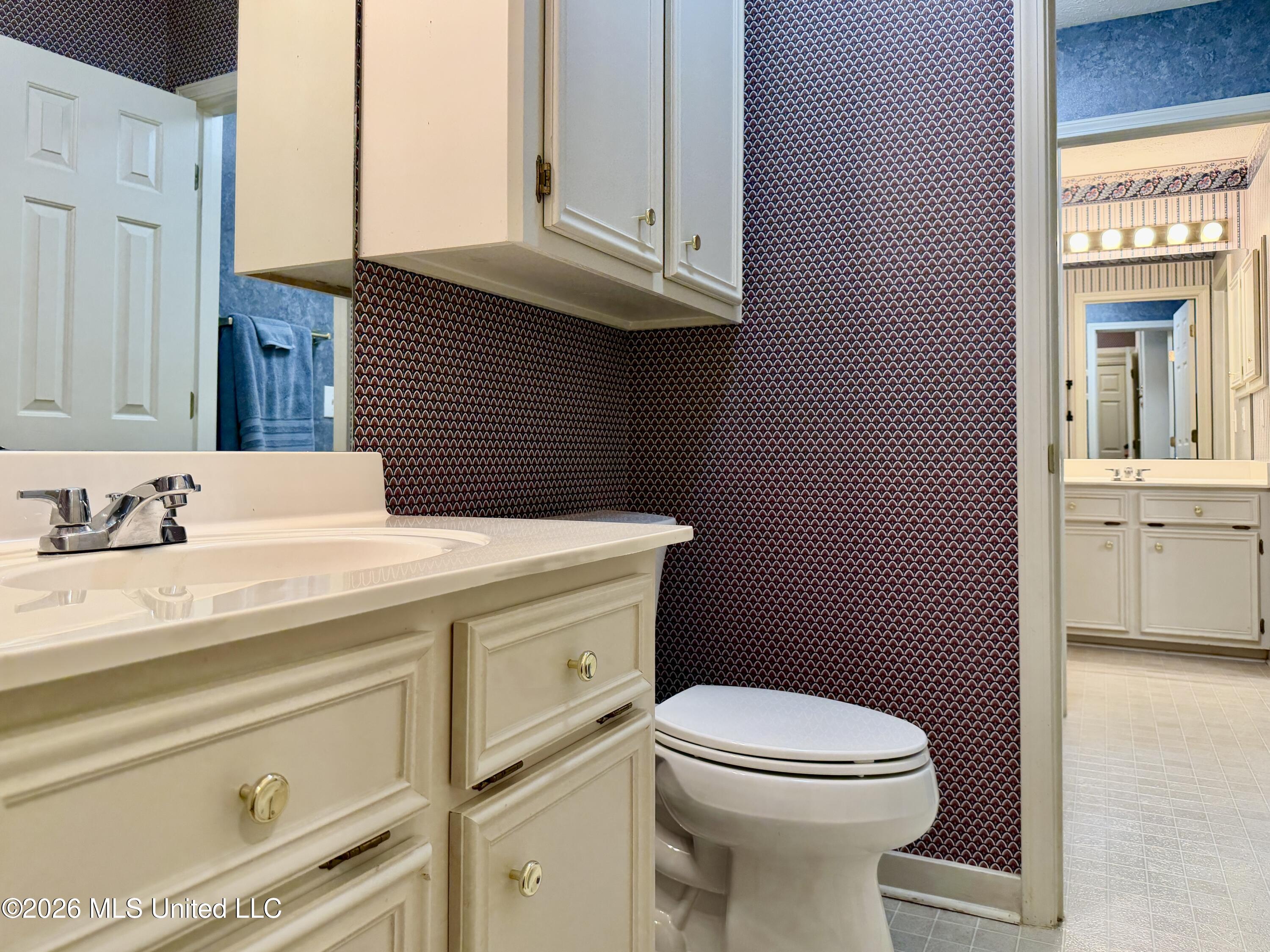 604 E Biscayne Cove Property Photo 37