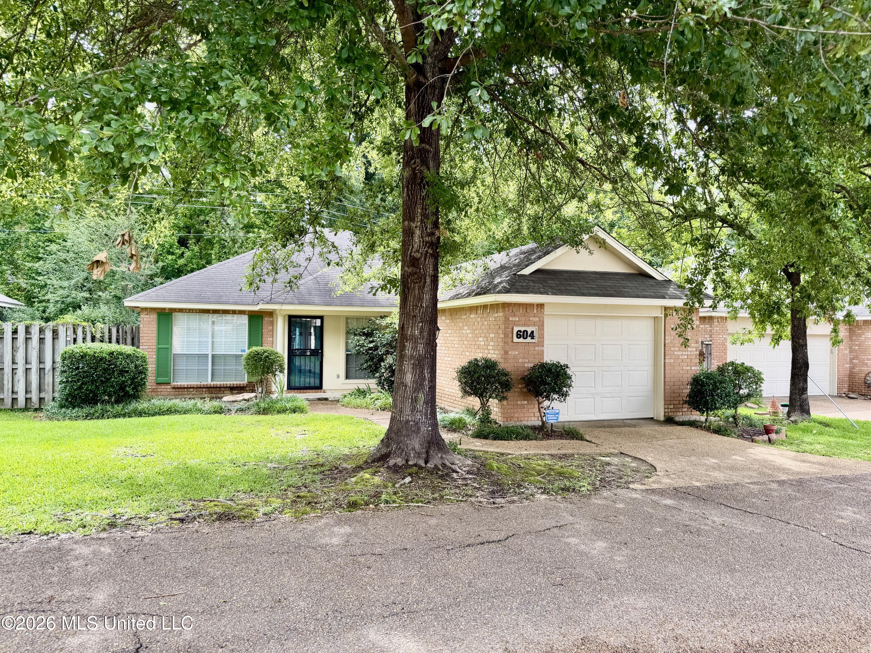 604 E Biscayne Cove Property Photo 49