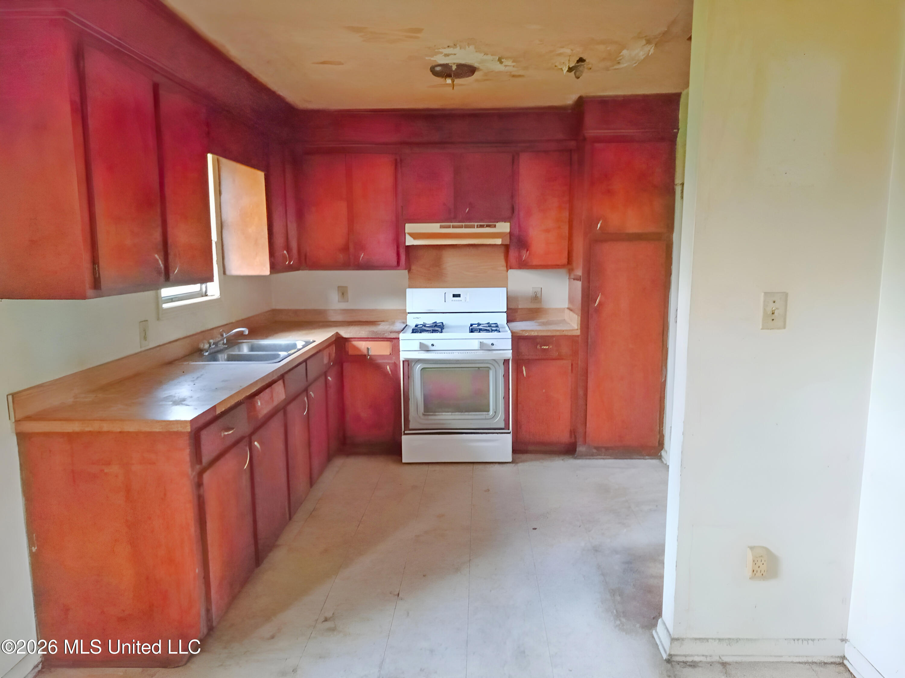 802 Gentle Ben Avenue Property Photo 2