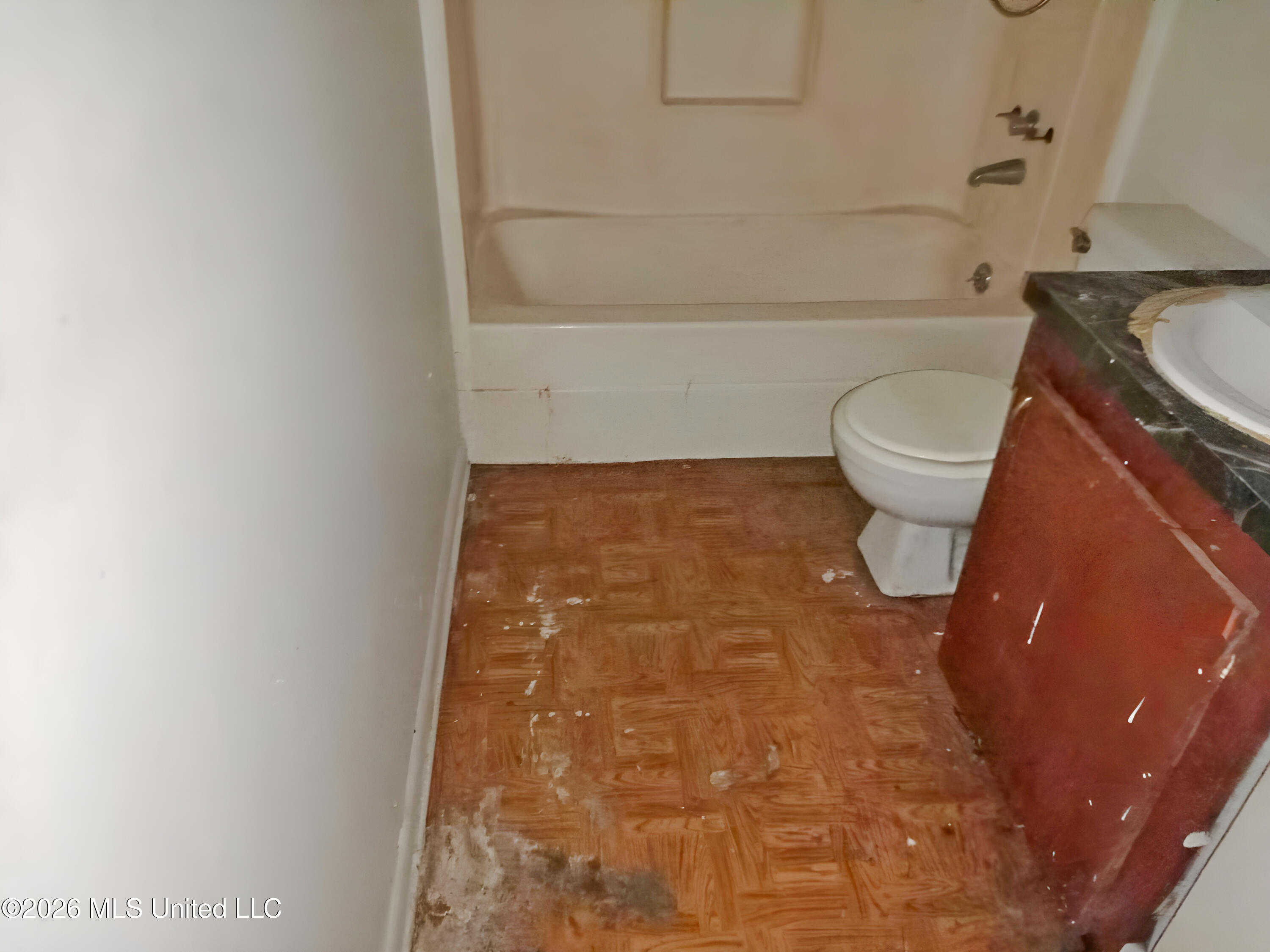 802 Gentle Ben Avenue Property Photo 8