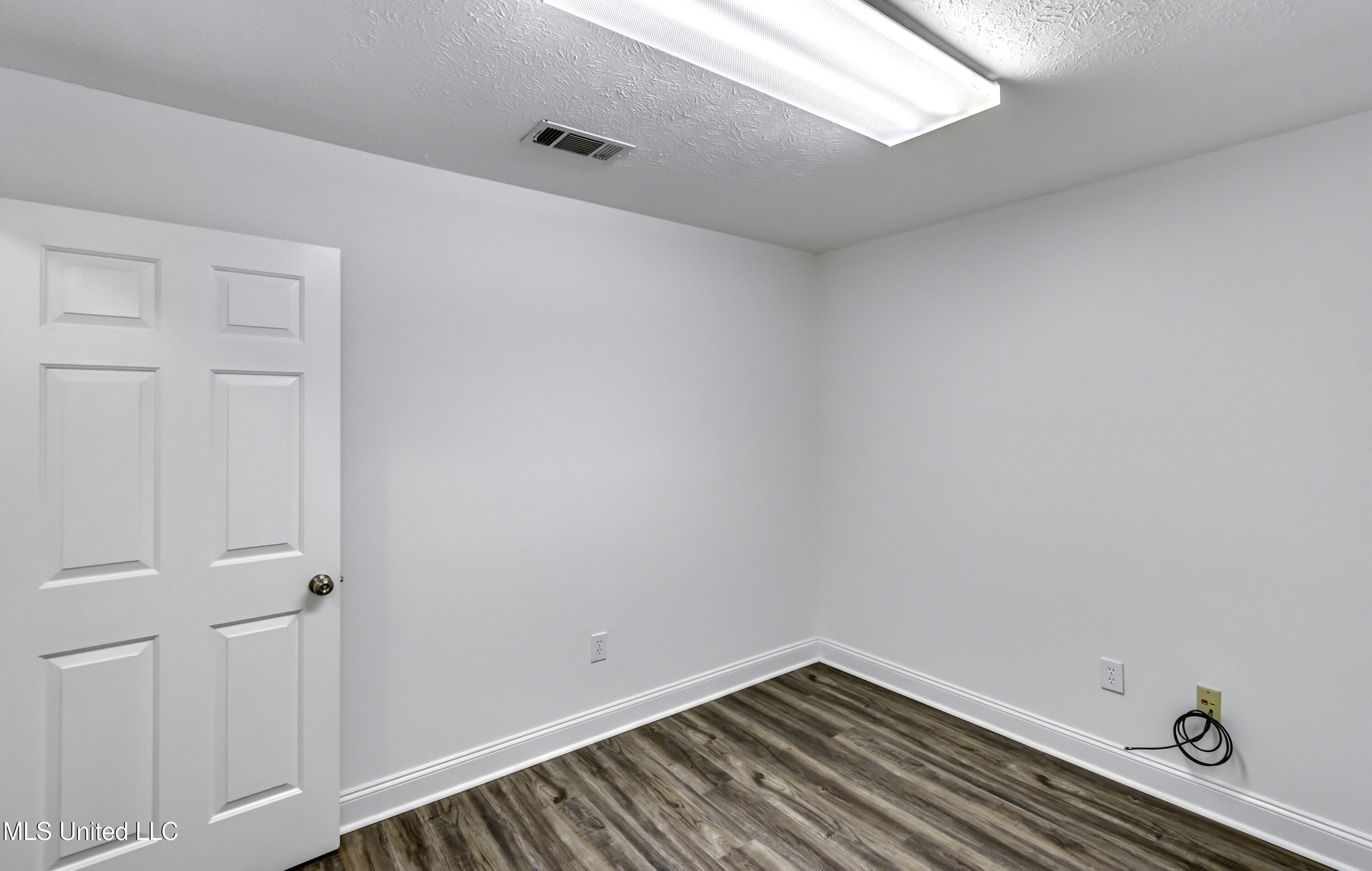 1041 Lake Village Property Photo 9
