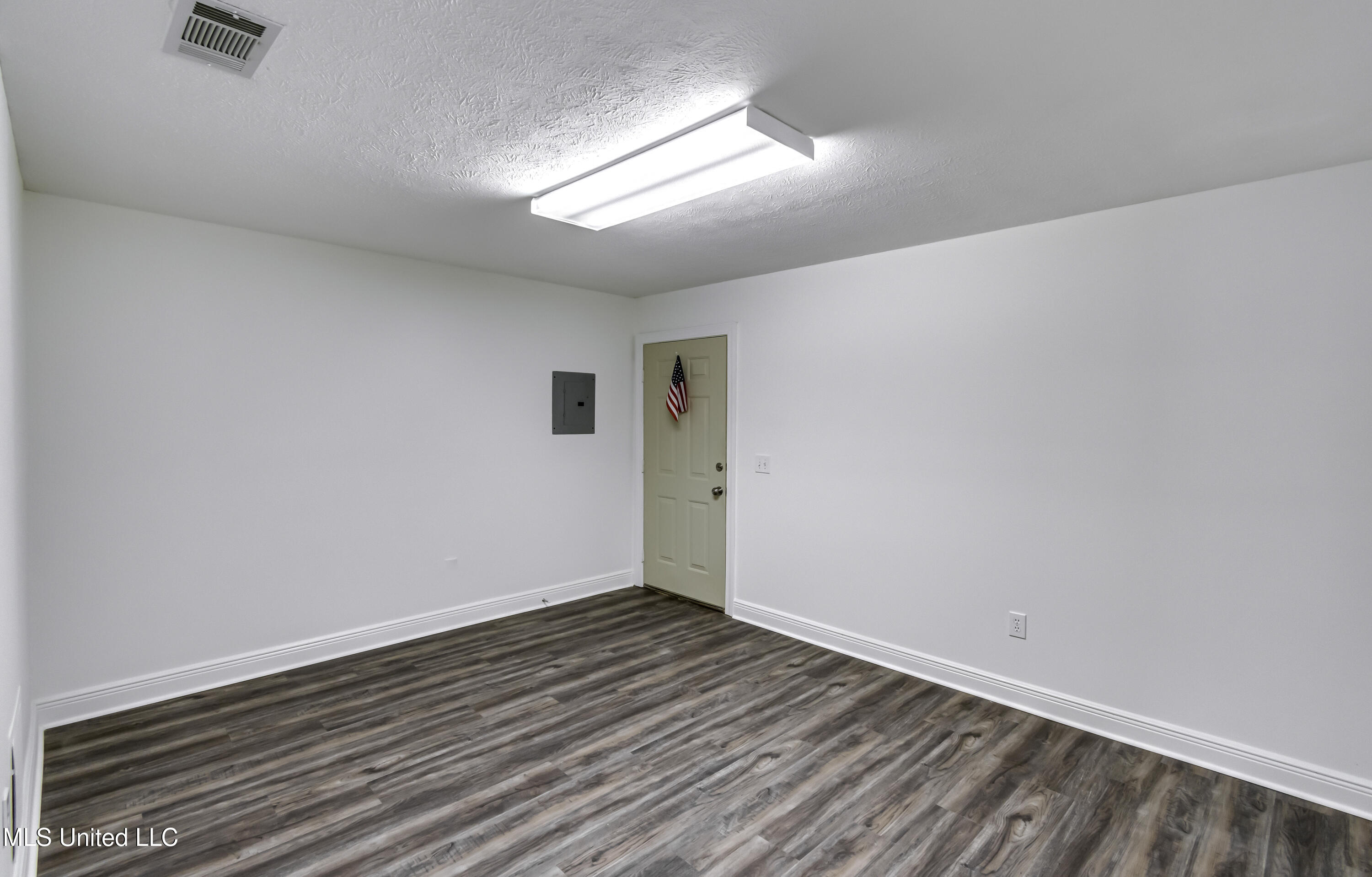 1041 Lake Village Property Photo 14