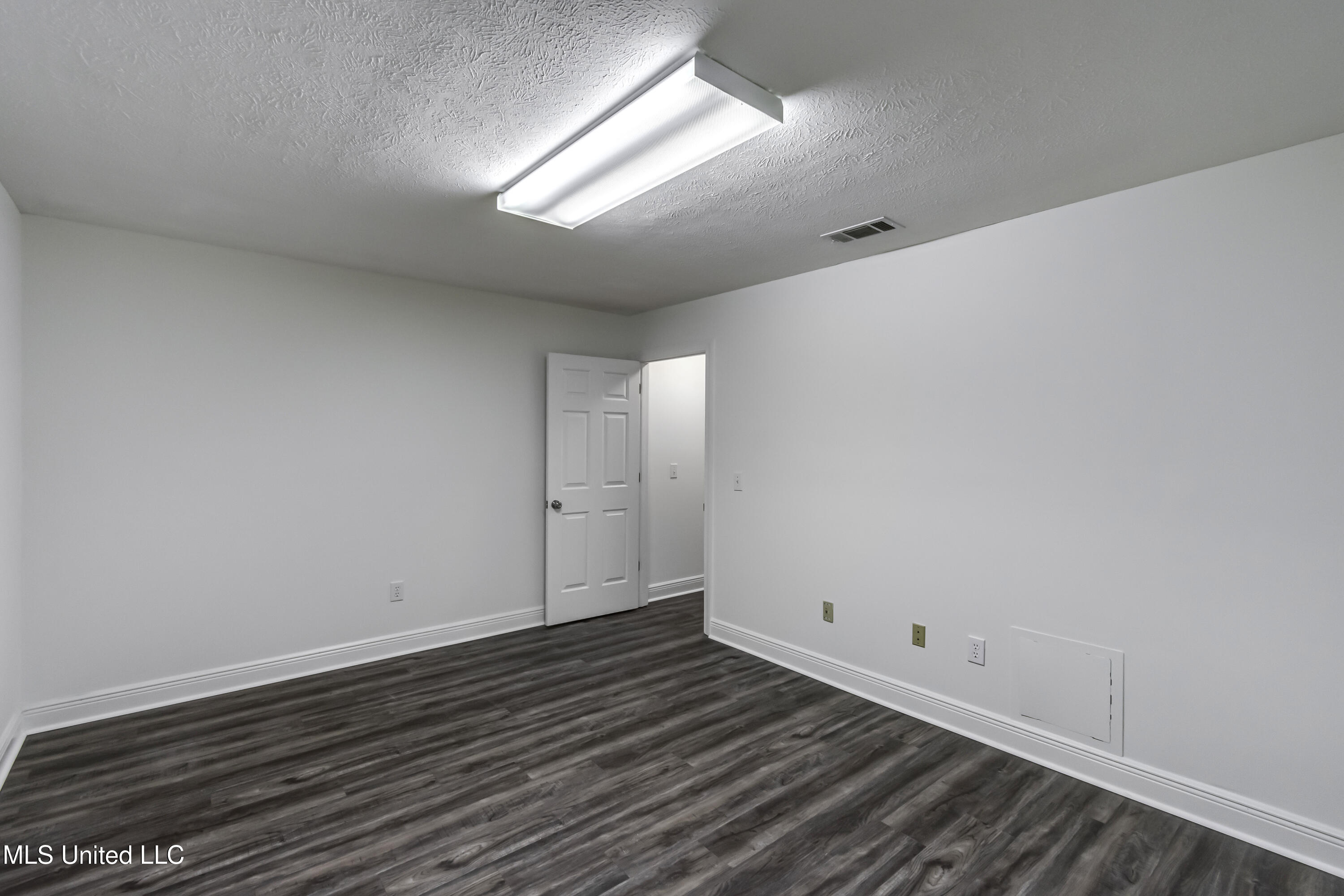 1041 Lake Village Property Photo 16