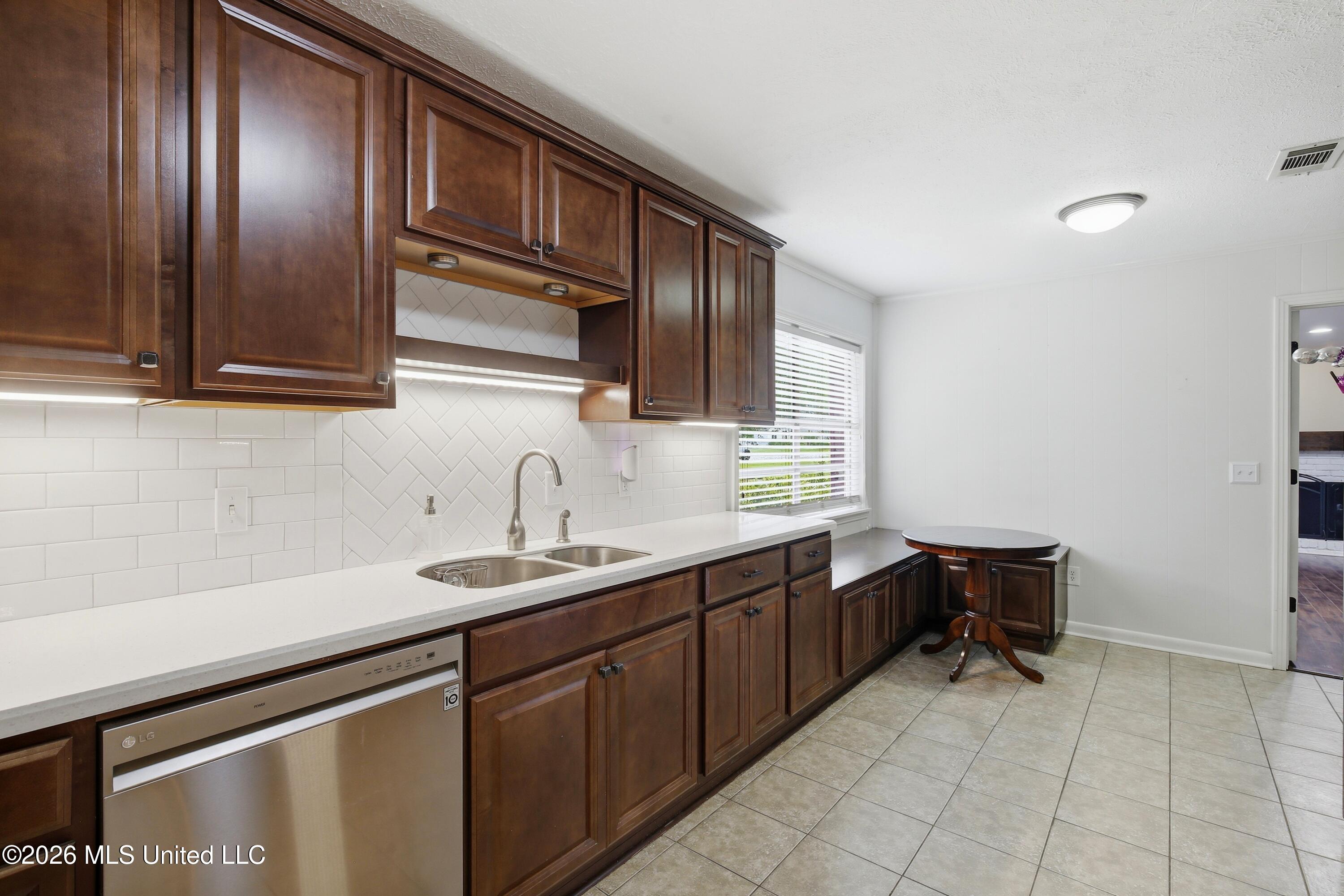 215 Sheryl Drive Property Photo 8