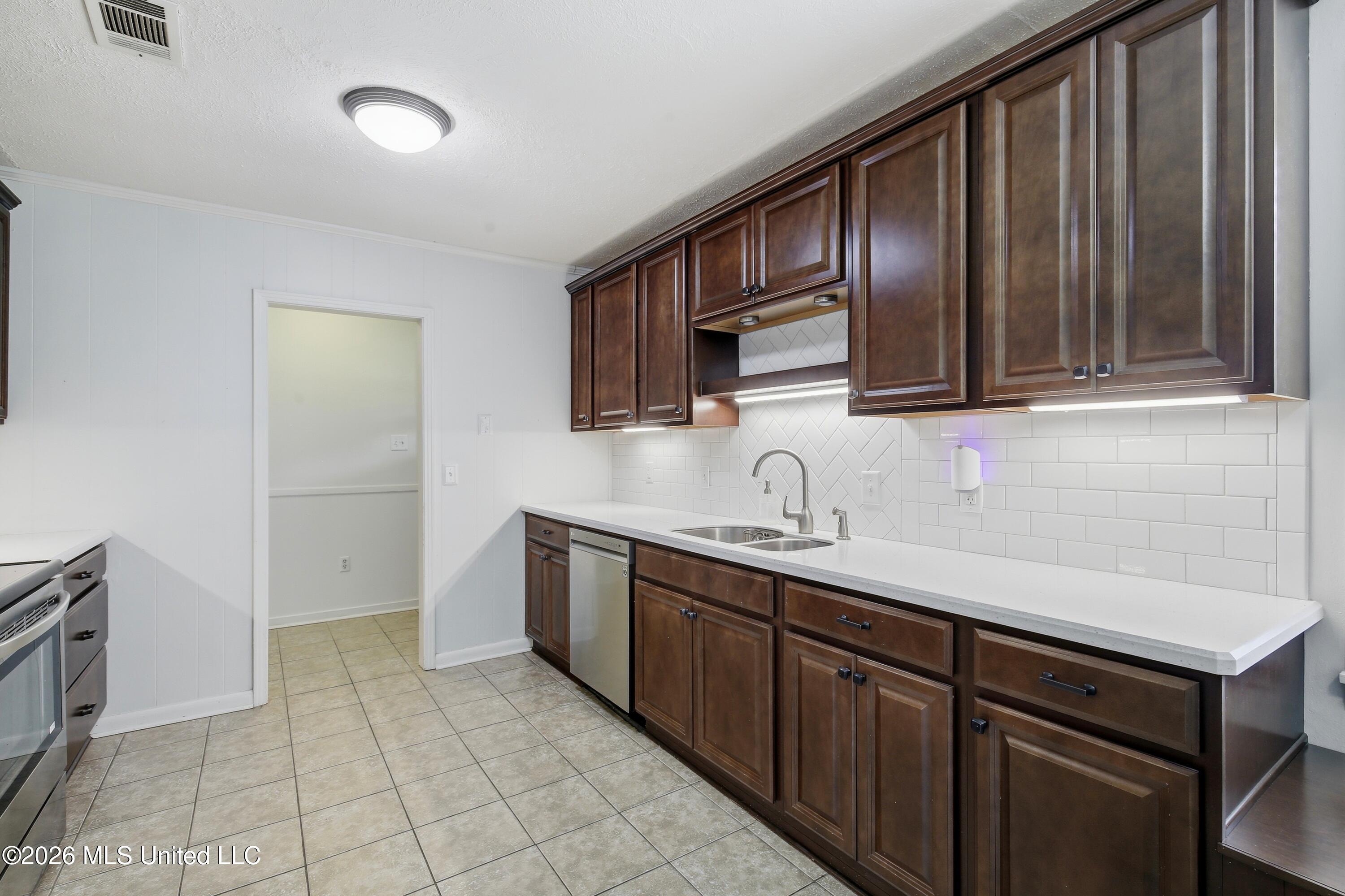 215 Sheryl Drive Property Photo 9