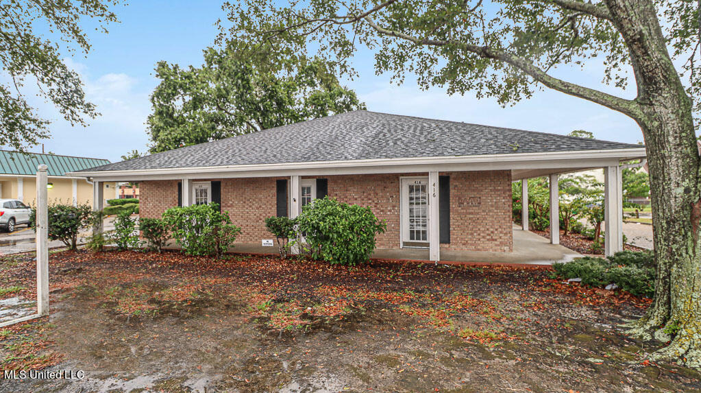 416 E Pass Road Property Photo 1