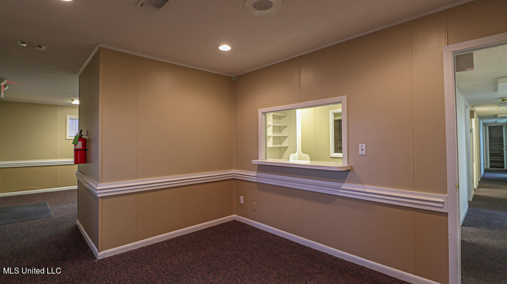 416 E Pass Road Property Photo 4