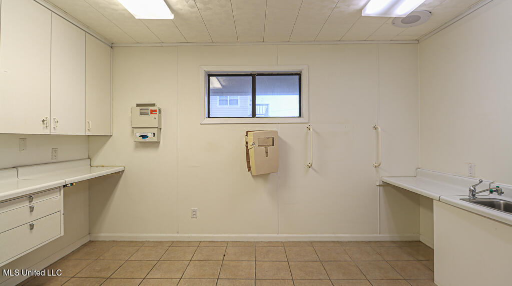 416 E Pass Road Property Photo 6