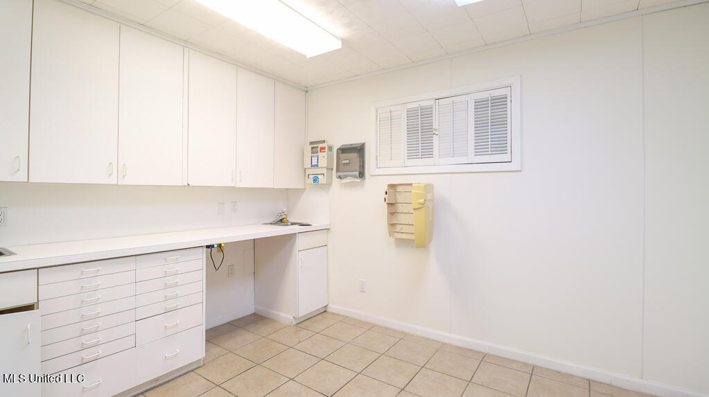416 E Pass Road Property Photo 9