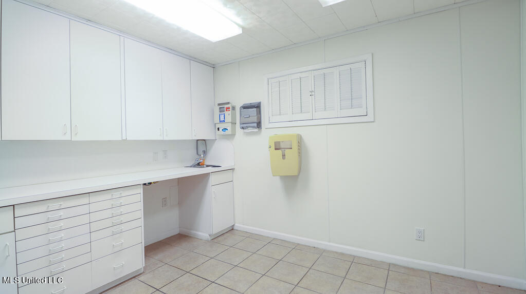 416 E Pass Road Property Photo 12