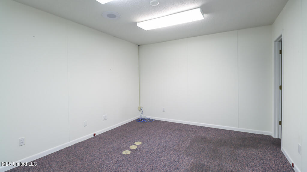 416 E Pass Road Property Photo 14