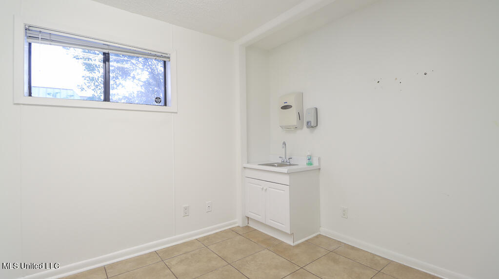 416 E Pass Road Property Photo 18