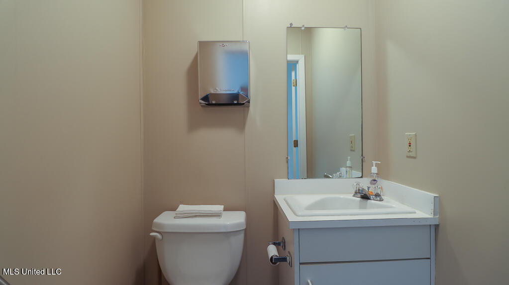 416 E Pass Road Property Photo 20