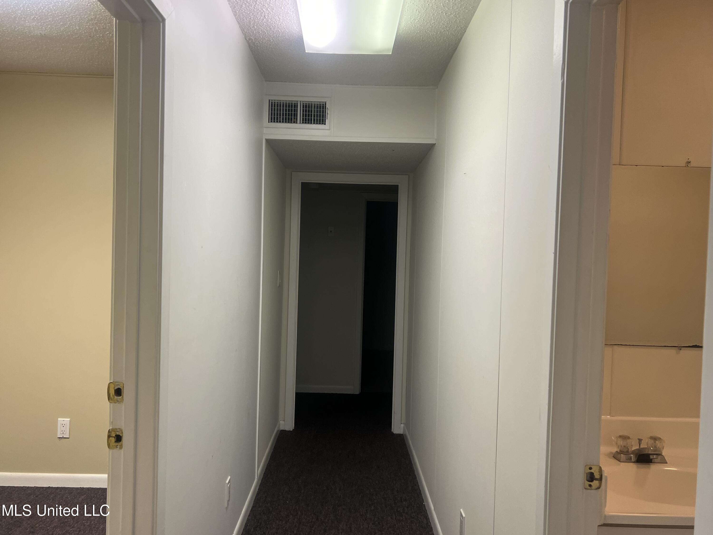 416 E Pass Road Property Photo 28