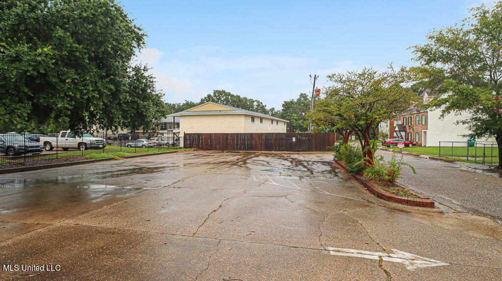 416 E Pass Road Property Photo 31