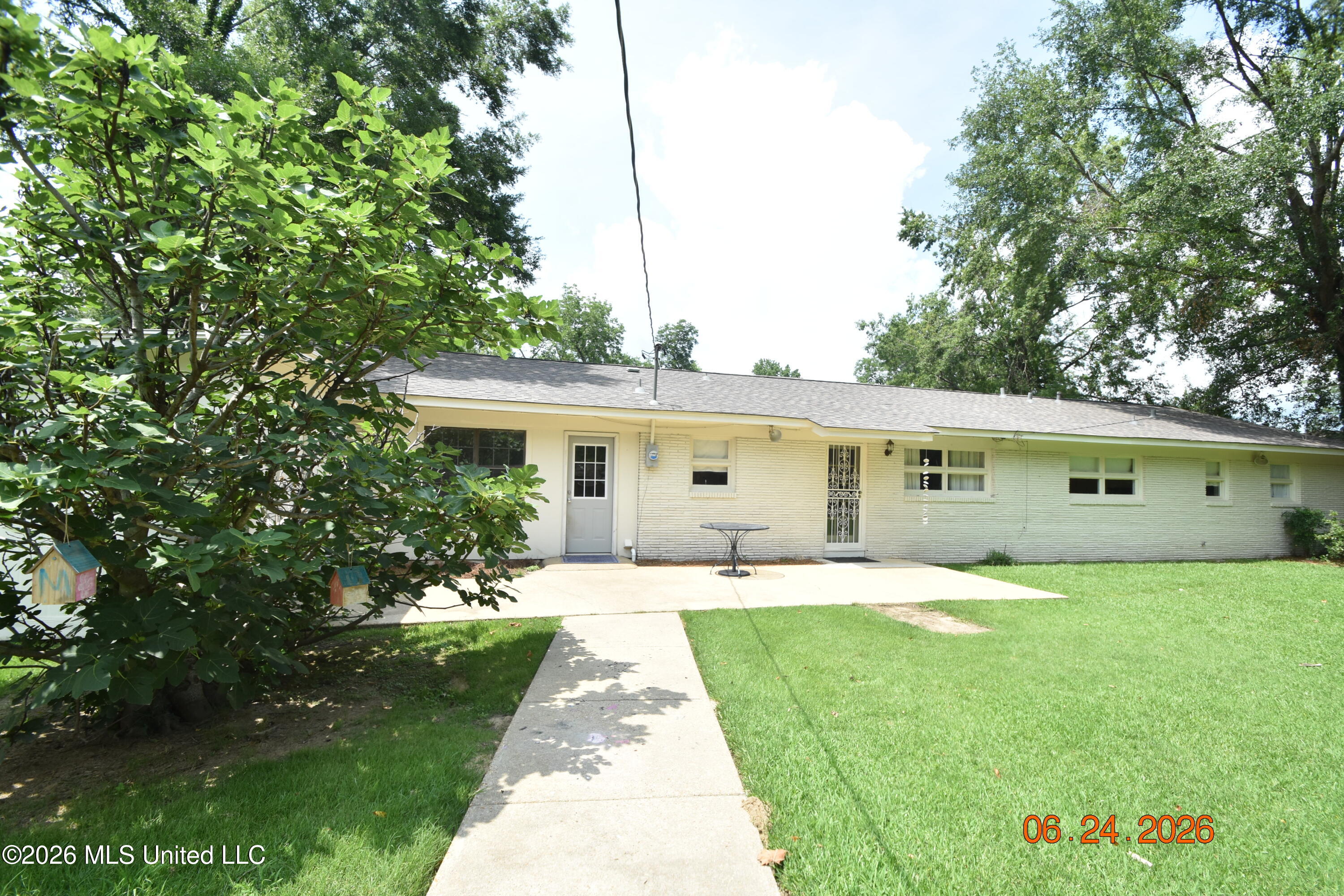 408 E Park Avenue Property Photo 2